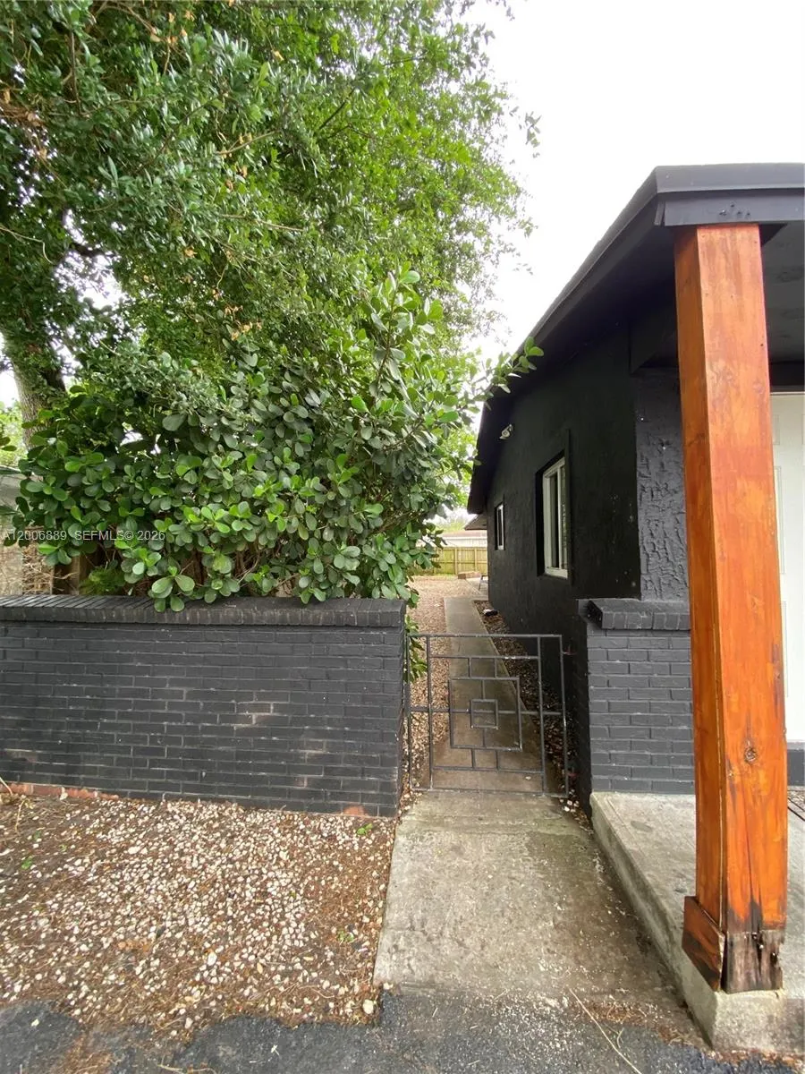 6132 Sw 39th St R, Miramar, Florida 33023, Miramar, Florida 33023, 2 Bedrooms Bedrooms, ,1 BathroomBathrooms,Residential Lease,For Rent,6132 Sw 39th St R, Miramar, Florida 33023,A12006889