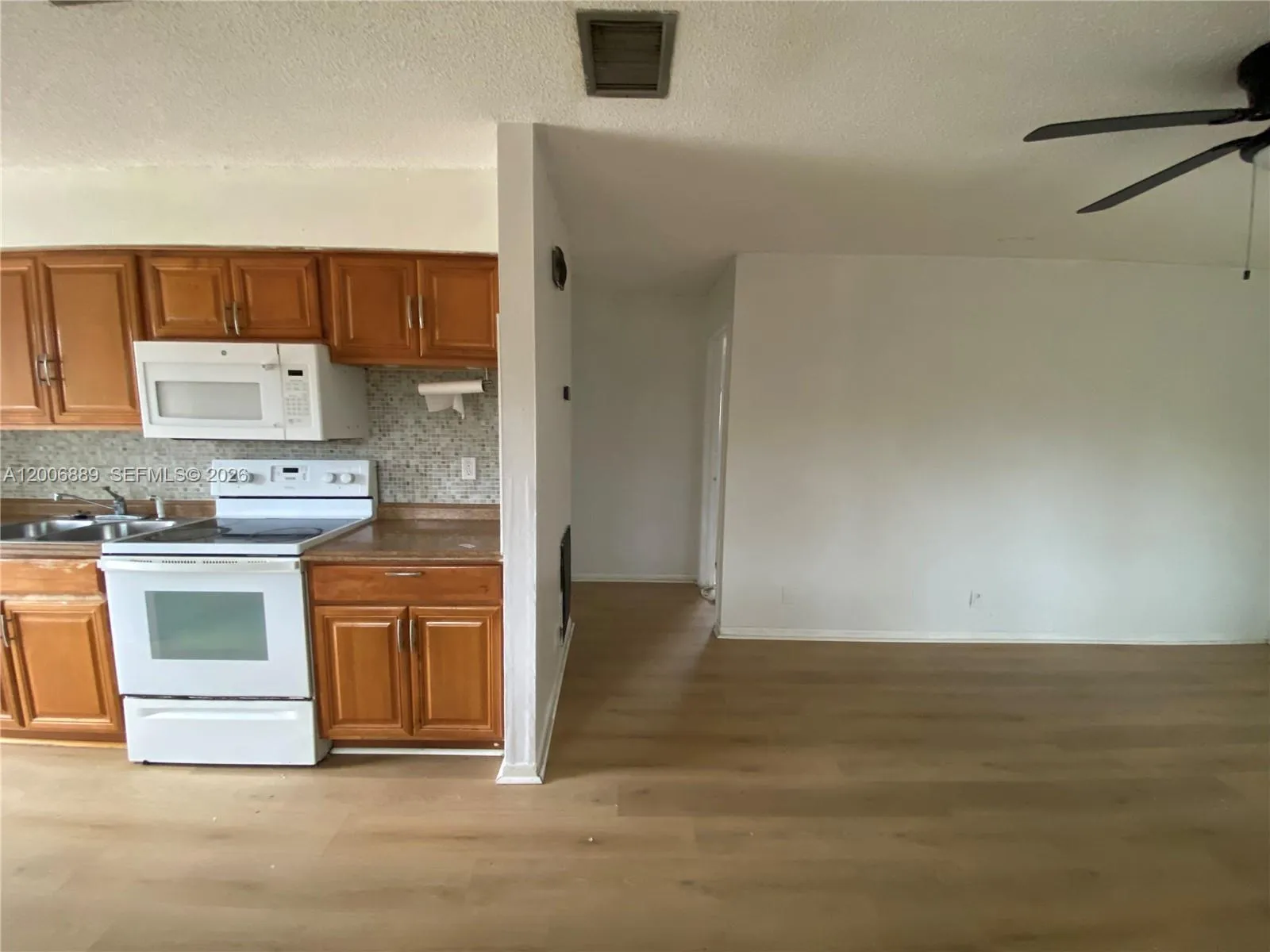 6132 Sw 39th St R, Miramar, Florida 33023, Miramar, Florida 33023, 2 Bedrooms Bedrooms, ,1 BathroomBathrooms,Residential Lease,For Rent,6132 Sw 39th St R, Miramar, Florida 33023,A12006889