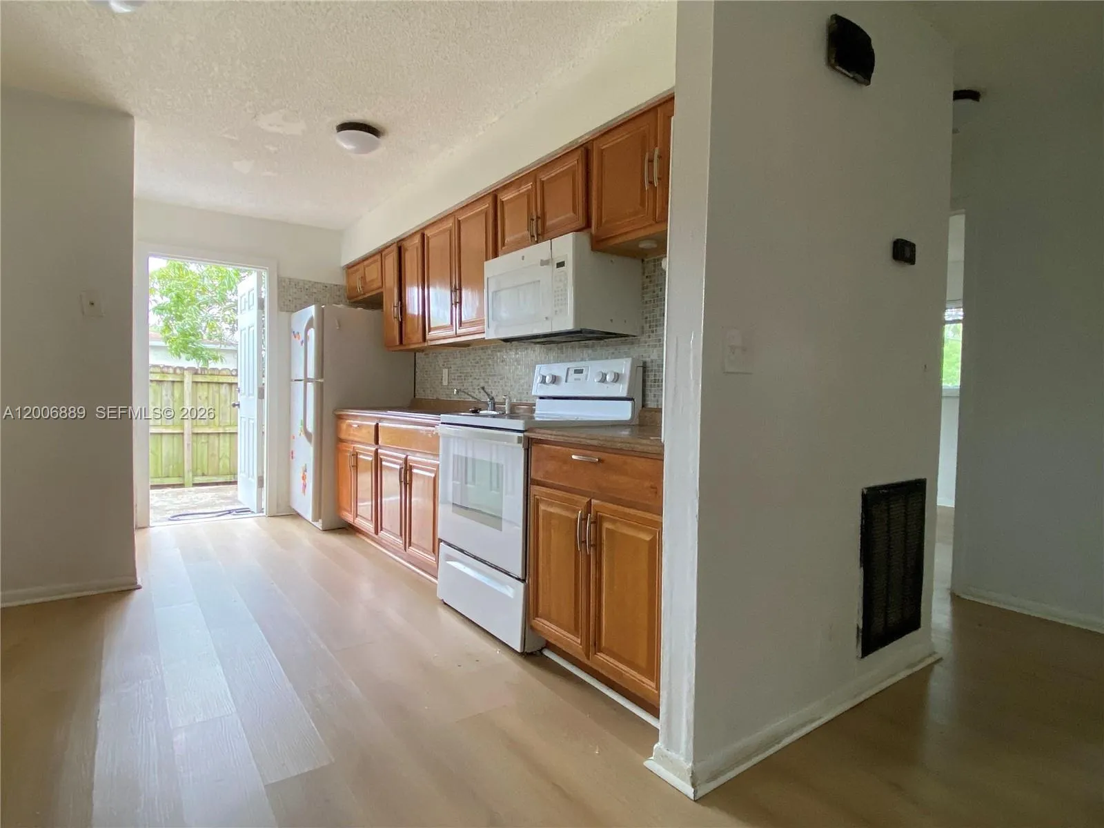 6132 Sw 39th St R, Miramar, Florida 33023, Miramar, Florida 33023, 2 Bedrooms Bedrooms, ,1 BathroomBathrooms,Residential Lease,For Rent,6132 Sw 39th St R, Miramar, Florida 33023,A12006889