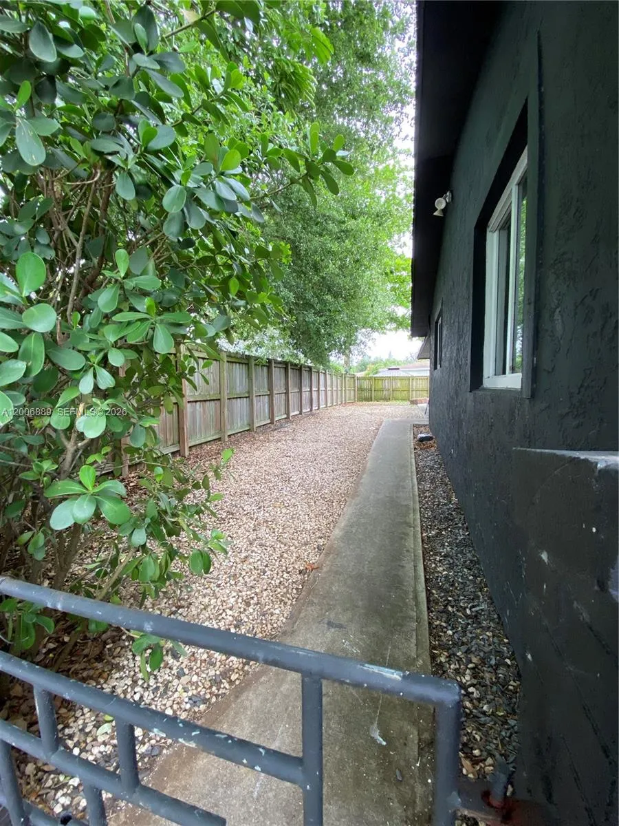 6132 Sw 39th St R, Miramar, Florida 33023, Miramar, Florida 33023, 2 Bedrooms Bedrooms, ,1 BathroomBathrooms,Residential Lease,For Rent,6132 Sw 39th St R, Miramar, Florida 33023,A12006889