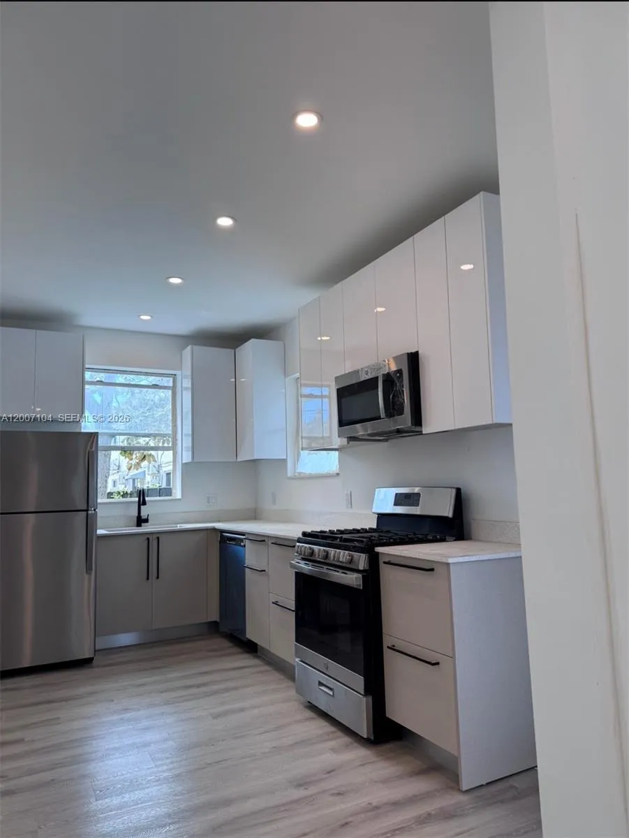 Miami Beach, Florida 33141, 8 Bedrooms Bedrooms, ,4 BathroomsBathrooms,Residential Lease,For Rent,A12007104 Miami Beach, Florida 33141, 8 Bedrooms Bedrooms, ,4 BathroomsBathrooms,Residential Lease,For Rent,A12007104