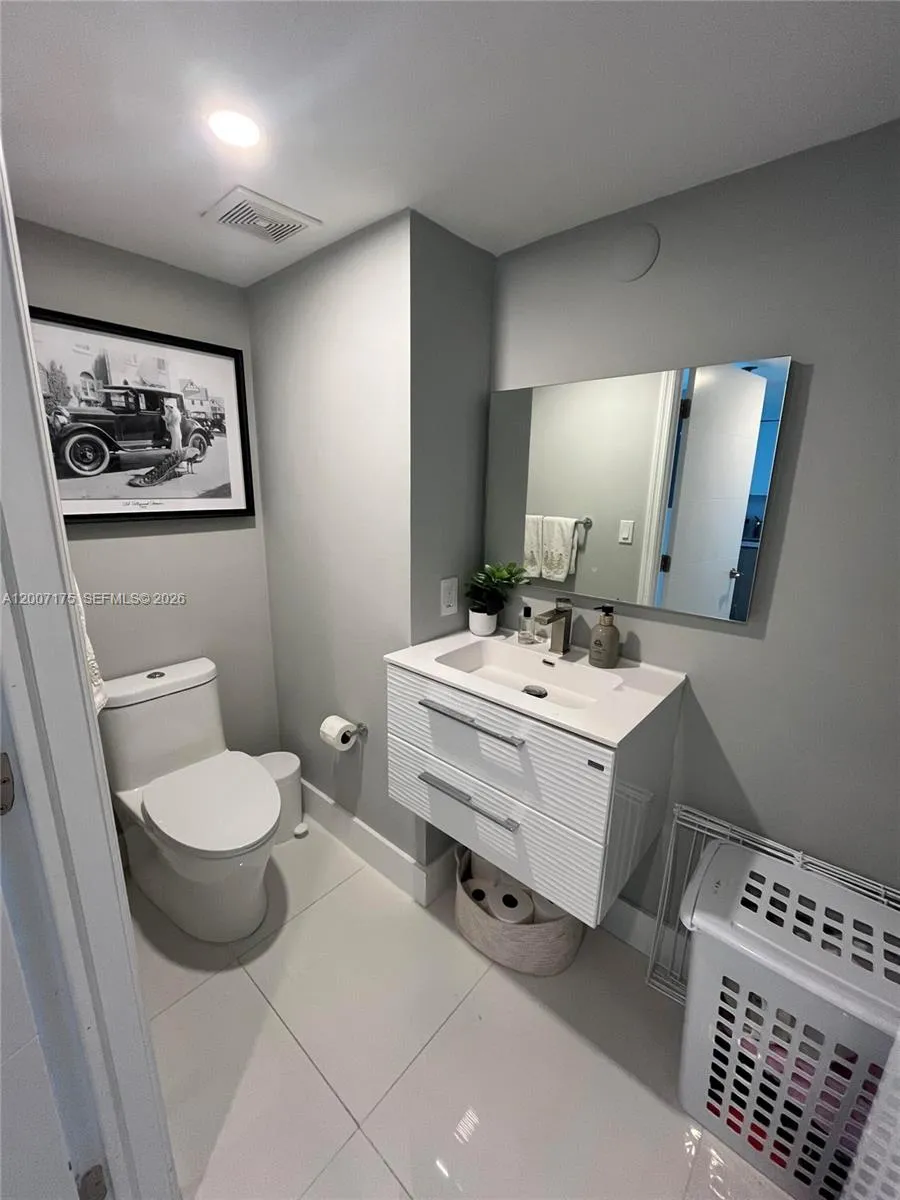 540 Brickell Key Dr 1809, Miami, Florida 33131, Miami, Florida 33131, 1 Bedroom Bedrooms, 1 Room Rooms,1 BathroomBathrooms,Residential,For Sale,540 Brickell Key Dr 1809, Miami, Florida 33131,A12007175
