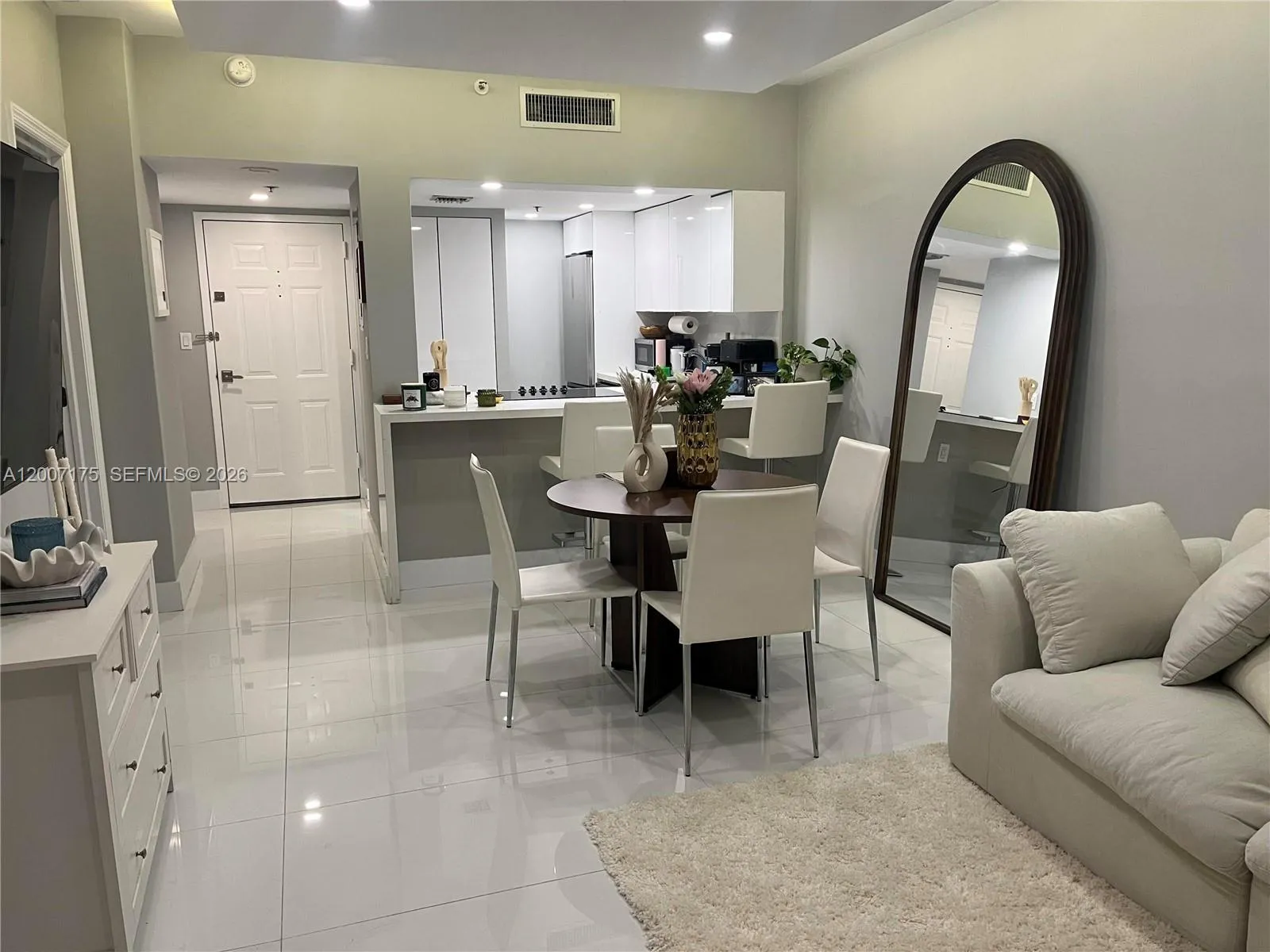 540 Brickell Key Dr 1809, Miami, Florida 33131, Miami, Florida 33131, 1 Bedroom Bedrooms, 1 Room Rooms,1 BathroomBathrooms,Residential,For Sale,540 Brickell Key Dr 1809, Miami, Florida 33131,A12007175