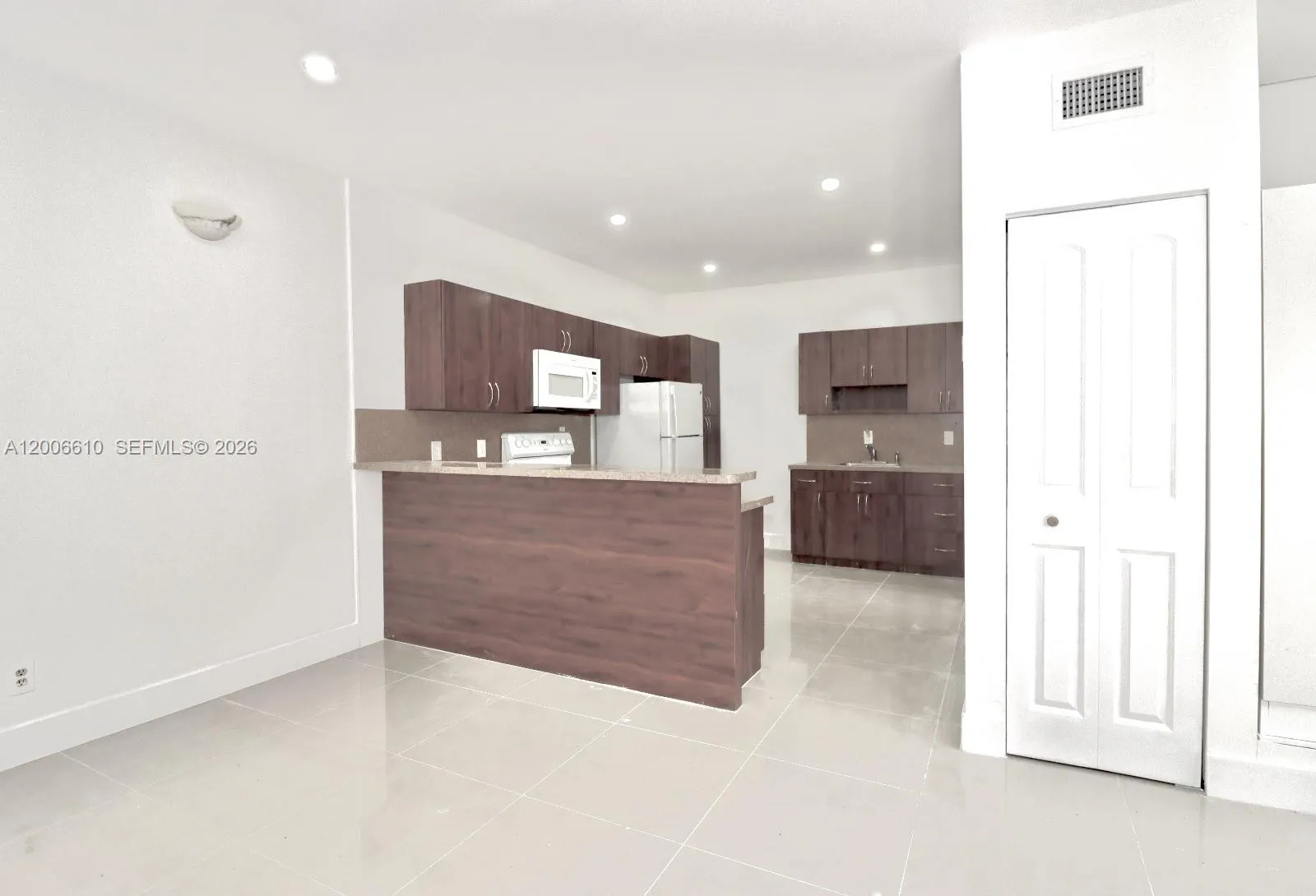 2806 Taylor St 0, Hollywood, Florida 33020, Hollywood, Florida 33020, ,1 BathroomBathrooms,Residential Lease,For Rent,2806 Taylor St 0, Hollywood, Florida 33020,A12006610