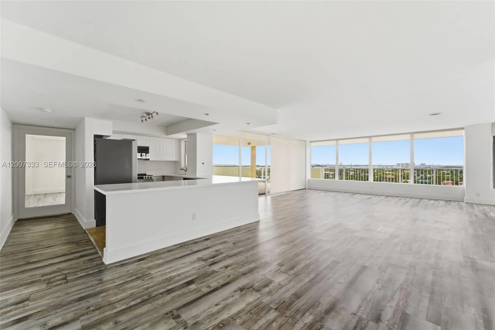 2000 Ne 135th St Ph, North Miami, Florida 33181, North Miami, Florida 33181, 3 Bedrooms Bedrooms, ,2 BathroomsBathrooms,Residential,For Sale,2000 Ne 135th St Ph, North Miami, Florida 33181,A12007333