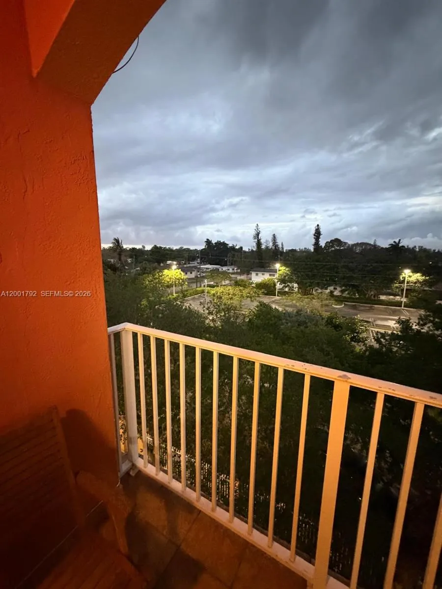 1300 Ne 109th St 404, Miami, Florida 33161, Miami, Florida 33161, 2 Bedrooms Bedrooms, ,2 BathroomsBathrooms,Residential Lease,For Rent,1300 Ne 109th St 404, Miami, Florida 33161,A12001792