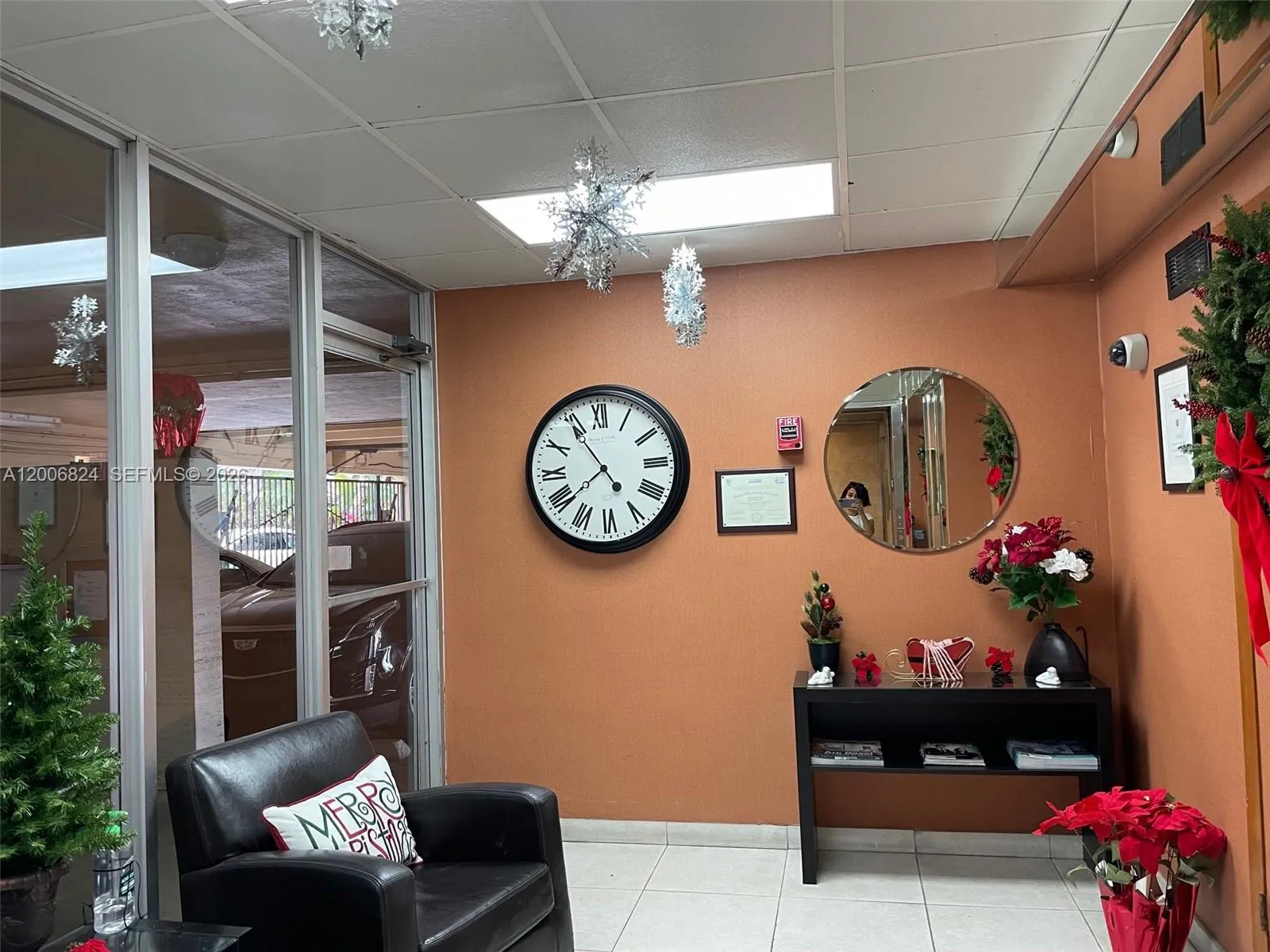 Comfy, Camera Monitored Lobby