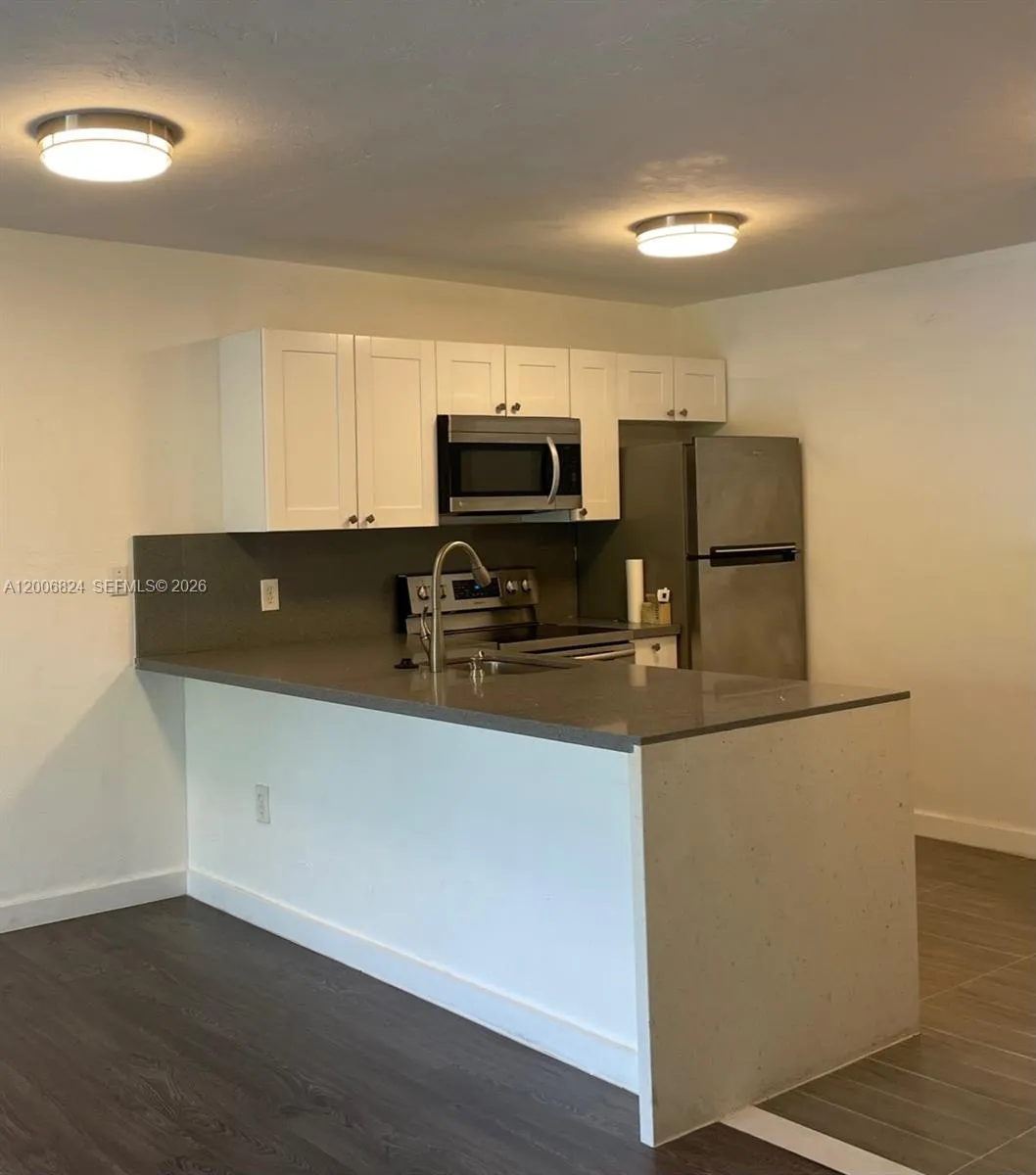 Kitchen Counter with 2-3 Stool Space