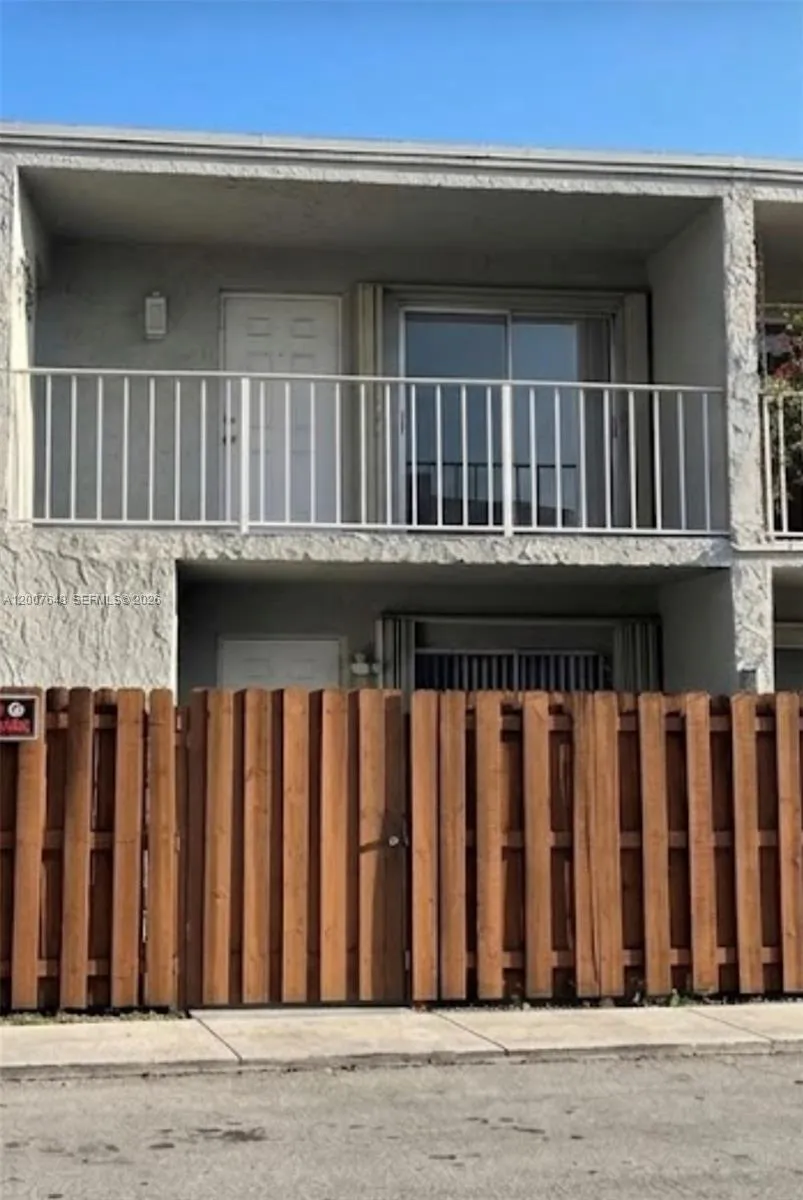 15400 Sw 81st Cir Ln 1011, Miami, Florida 33193, Miami, Florida 33193, 2 Bedrooms Bedrooms, ,2 BathroomsBathrooms,Residential,For Sale,15400 Sw 81st Cir Ln 1011, Miami, Florida 33193,A12007648