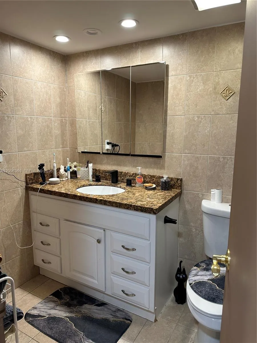 100 Golden Isles Dr 810, Hallandale Beach, Florida, Hallandale Beach, Florida 33009, 2 Bedrooms Bedrooms, ,2 BathroomsBathrooms,Residential,For Sale,100 Golden Isles Dr 810, Hallandale Beach, Florida,A12006365