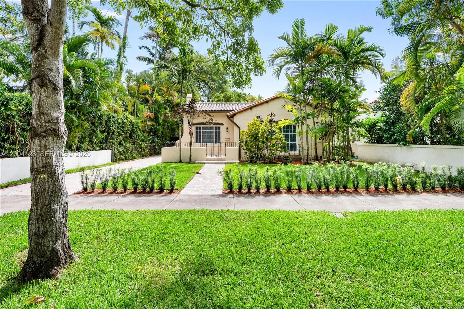 2413 N Greenway Dr, Coral Gables, Florida 33134, Coral Gables, Florida 33134, 3 Bedrooms Bedrooms, ,2 BathroomsBathrooms,Residential Lease,For Rent,2413 N Greenway Dr, Coral Gables, Florida 33134,A12004128