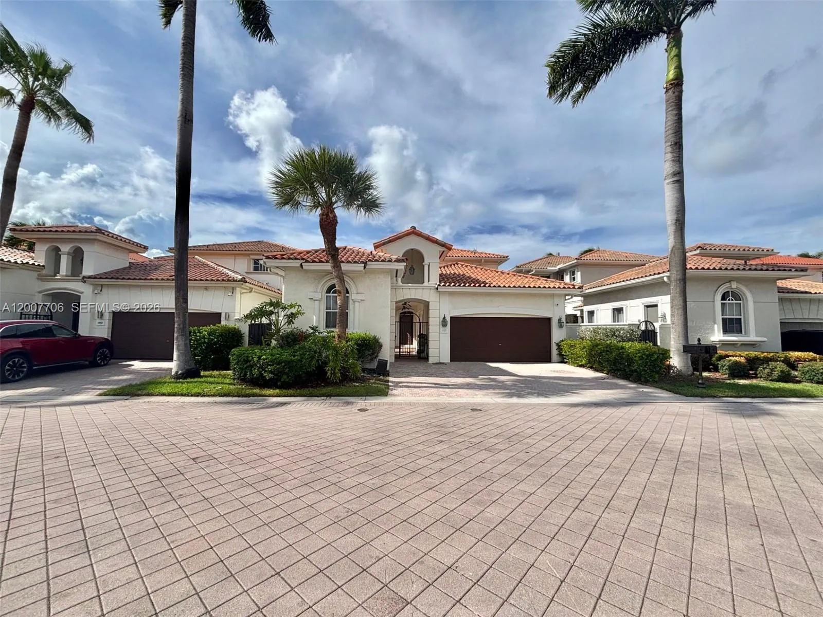 1141 Waterside Ln, Hollywood, Florida 33019, Hollywood, Florida 33019, 5 Bedrooms Bedrooms, ,4 BathroomsBathrooms,Residential,For Sale,1141 Waterside Ln, Hollywood, Florida 33019,A12007706