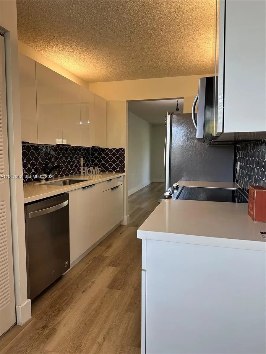 Pembroke Pines, Florida 33027, 2 Bedrooms Bedrooms, ,2 BathroomsBathrooms,Residential,For Sale,A12007669