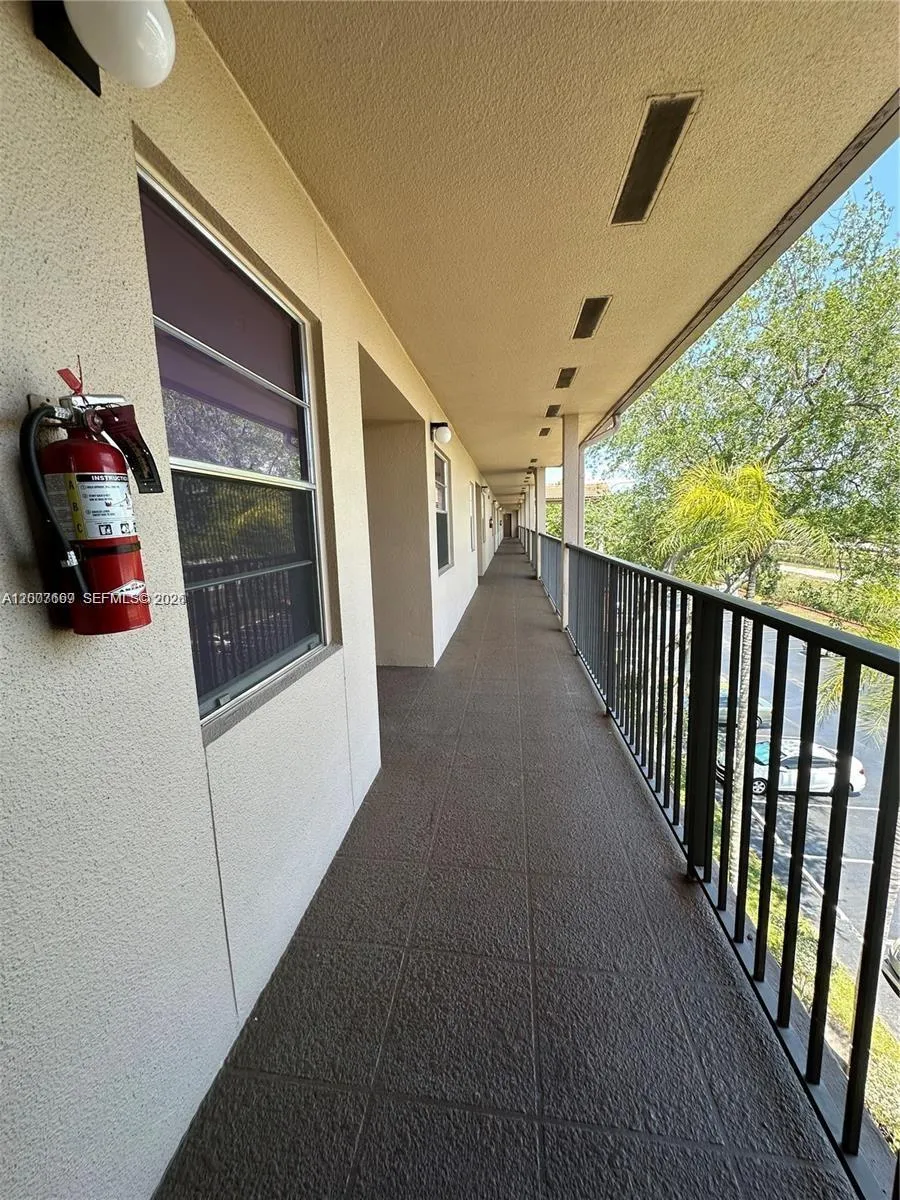 Pembroke Pines, Florida 33027, 2 Bedrooms Bedrooms, ,2 BathroomsBathrooms,Residential,For Sale,A12007669