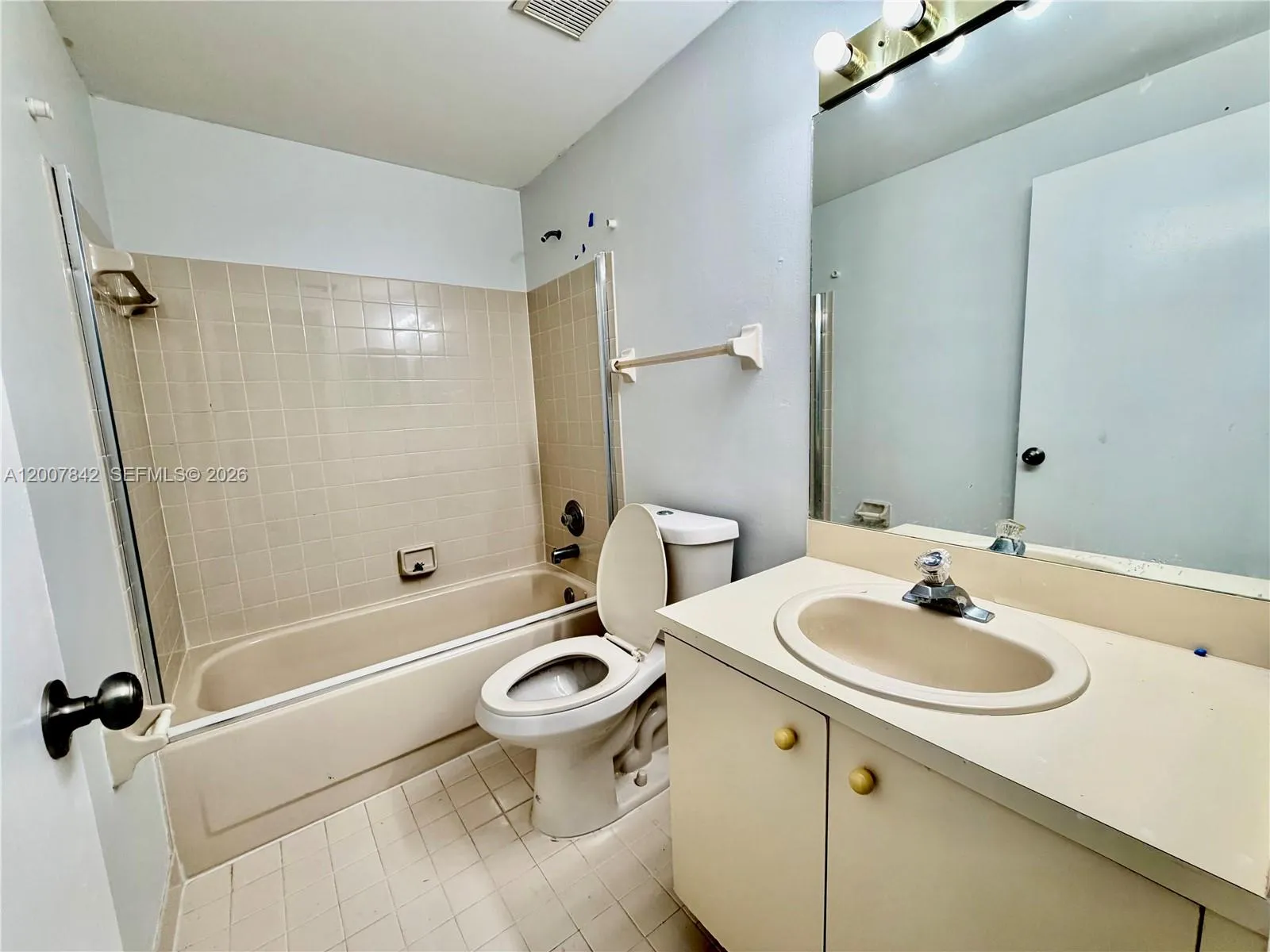 4403 Sw 70th Ter 4403, Davie, Florida 33314, Davie, Florida 33314, 2 Bedrooms Bedrooms, ,2 BathroomsBathrooms,Residential Lease,For Rent,4403 Sw 70th Ter 4403, Davie, Florida 33314,A12007842