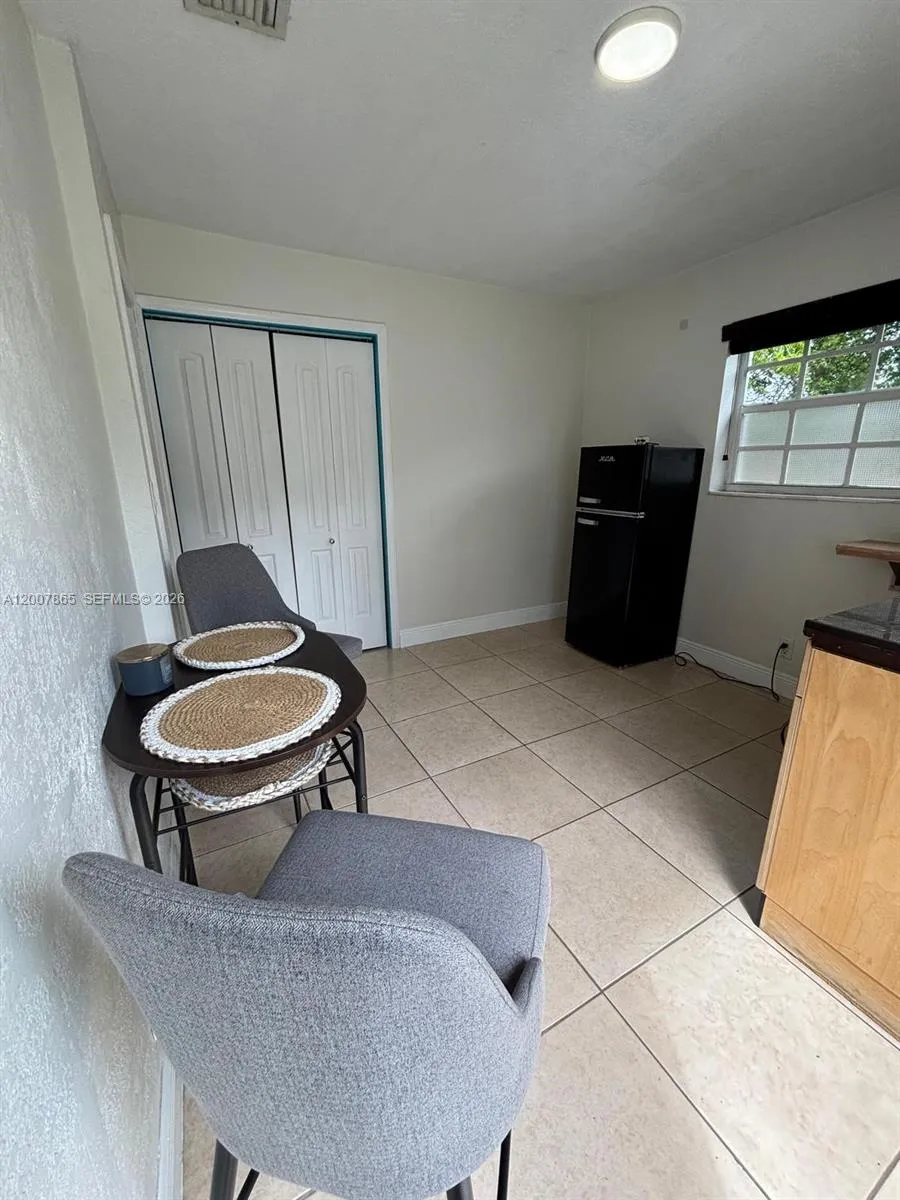 6870 Sw 5th Ct A, Pembroke Pines, Florida 33023, Pembroke Pines, Florida 33023, 1 Bedroom Bedrooms, ,1 BathroomBathrooms,Residential Lease,For Rent,6870 Sw 5th Ct A, Pembroke Pines, Florida 33023,A12007865