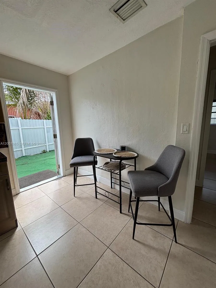 6870 Sw 5th Ct A, Pembroke Pines, Florida 33023, Pembroke Pines, Florida 33023, 1 Bedroom Bedrooms, ,1 BathroomBathrooms,Residential Lease,For Rent,6870 Sw 5th Ct A, Pembroke Pines, Florida 33023,A12007865
