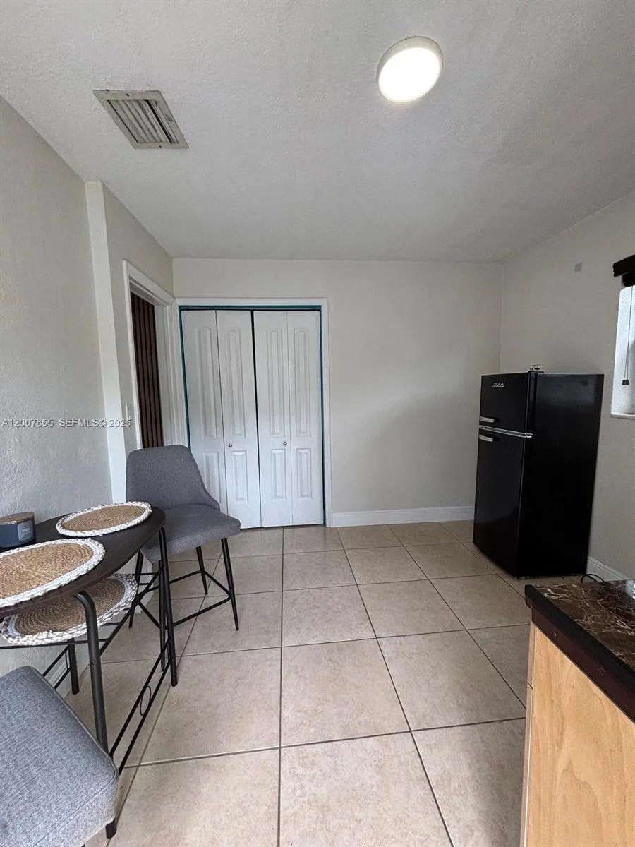 6870 Sw 5th Ct A, Pembroke Pines, Florida 33023, Pembroke Pines, Florida 33023, 1 Bedroom Bedrooms, ,1 BathroomBathrooms,Residential Lease,For Rent,6870 Sw 5th Ct A, Pembroke Pines, Florida 33023,A12007865