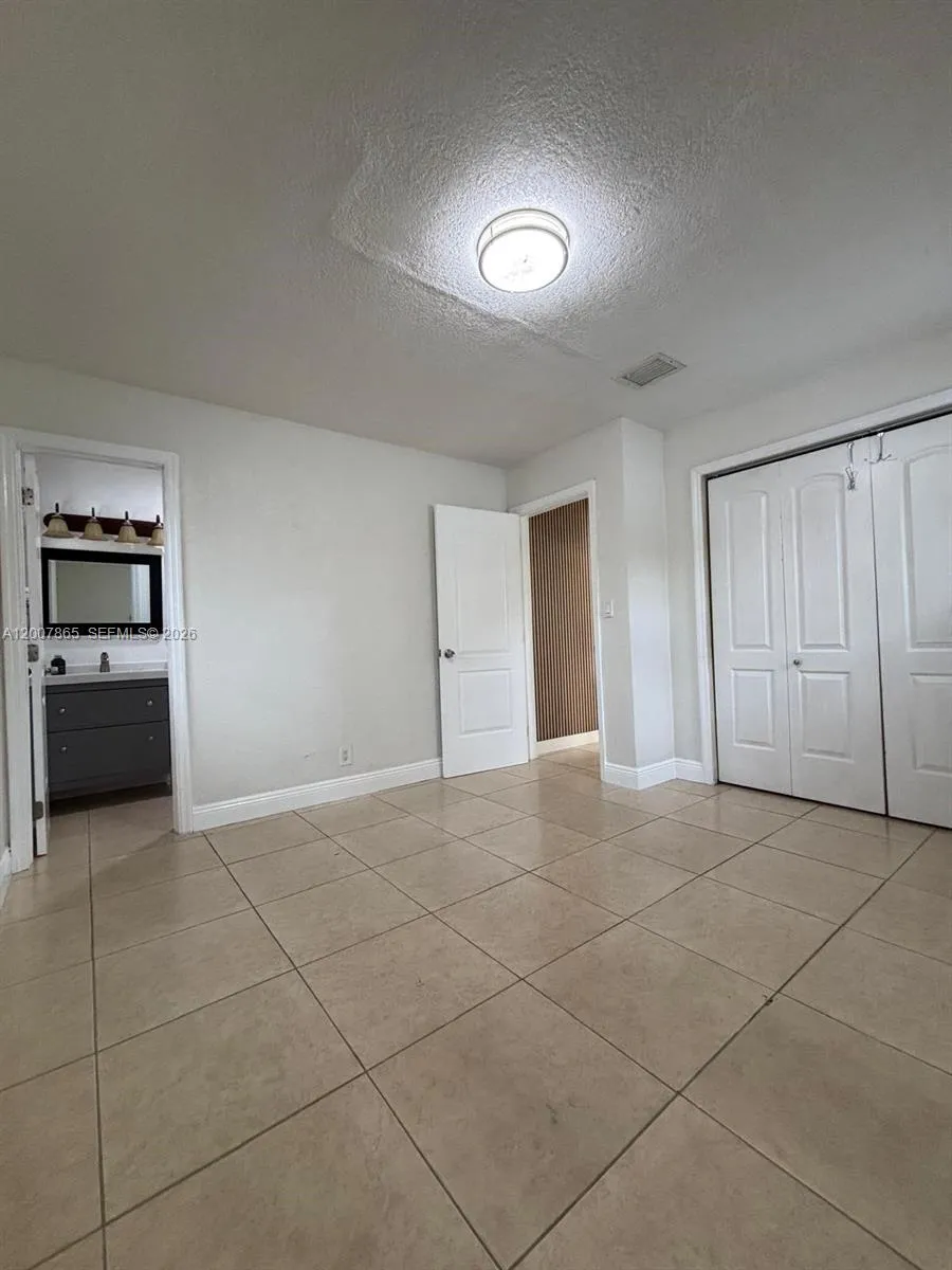 6870 Sw 5th Ct A, Pembroke Pines, Florida 33023, Pembroke Pines, Florida 33023, 1 Bedroom Bedrooms, ,1 BathroomBathrooms,Residential Lease,For Rent,6870 Sw 5th Ct A, Pembroke Pines, Florida 33023,A12007865