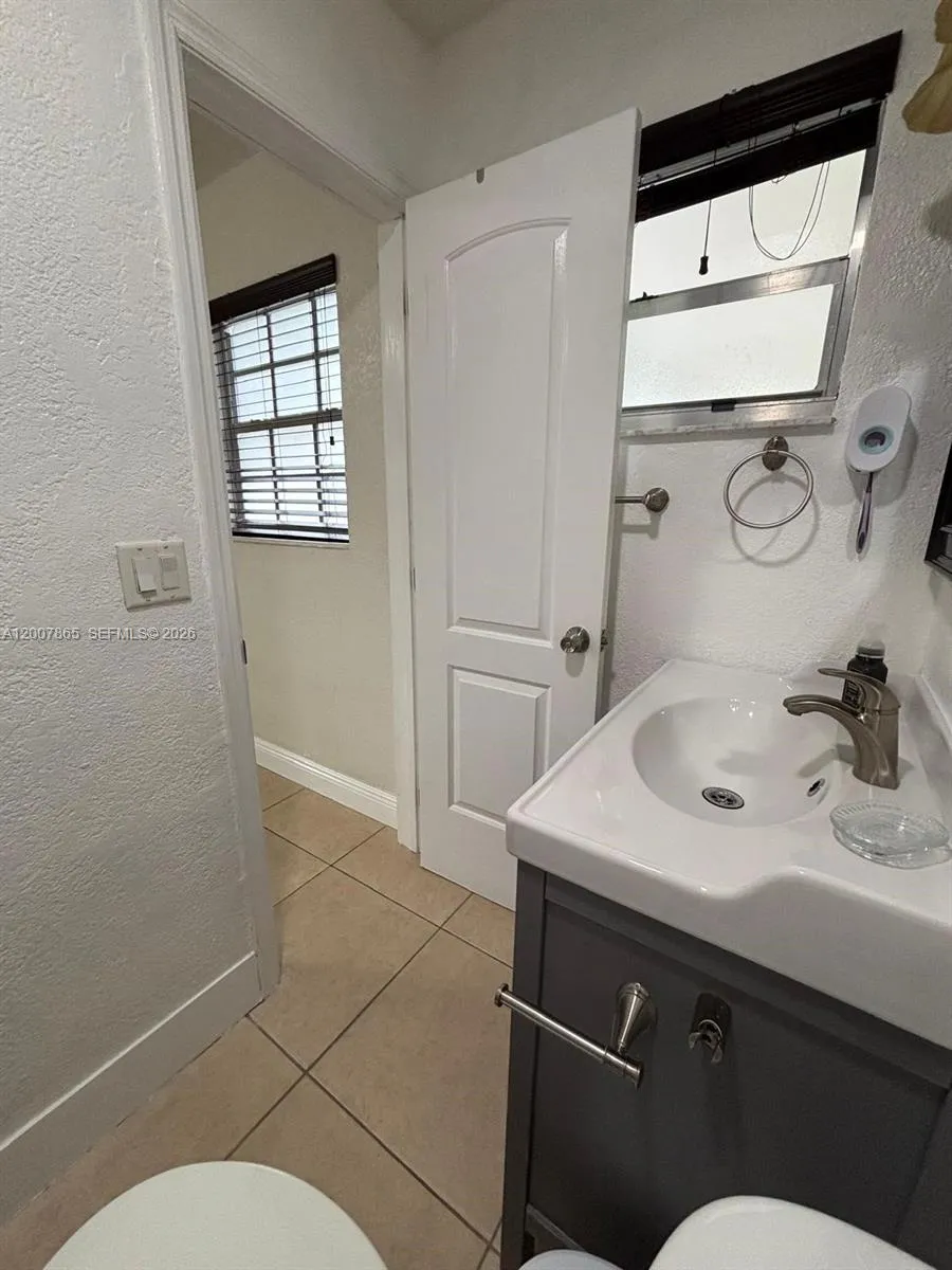 6870 Sw 5th Ct A, Pembroke Pines, Florida 33023, Pembroke Pines, Florida 33023, 1 Bedroom Bedrooms, ,1 BathroomBathrooms,Residential Lease,For Rent,6870 Sw 5th Ct A, Pembroke Pines, Florida 33023,A12007865