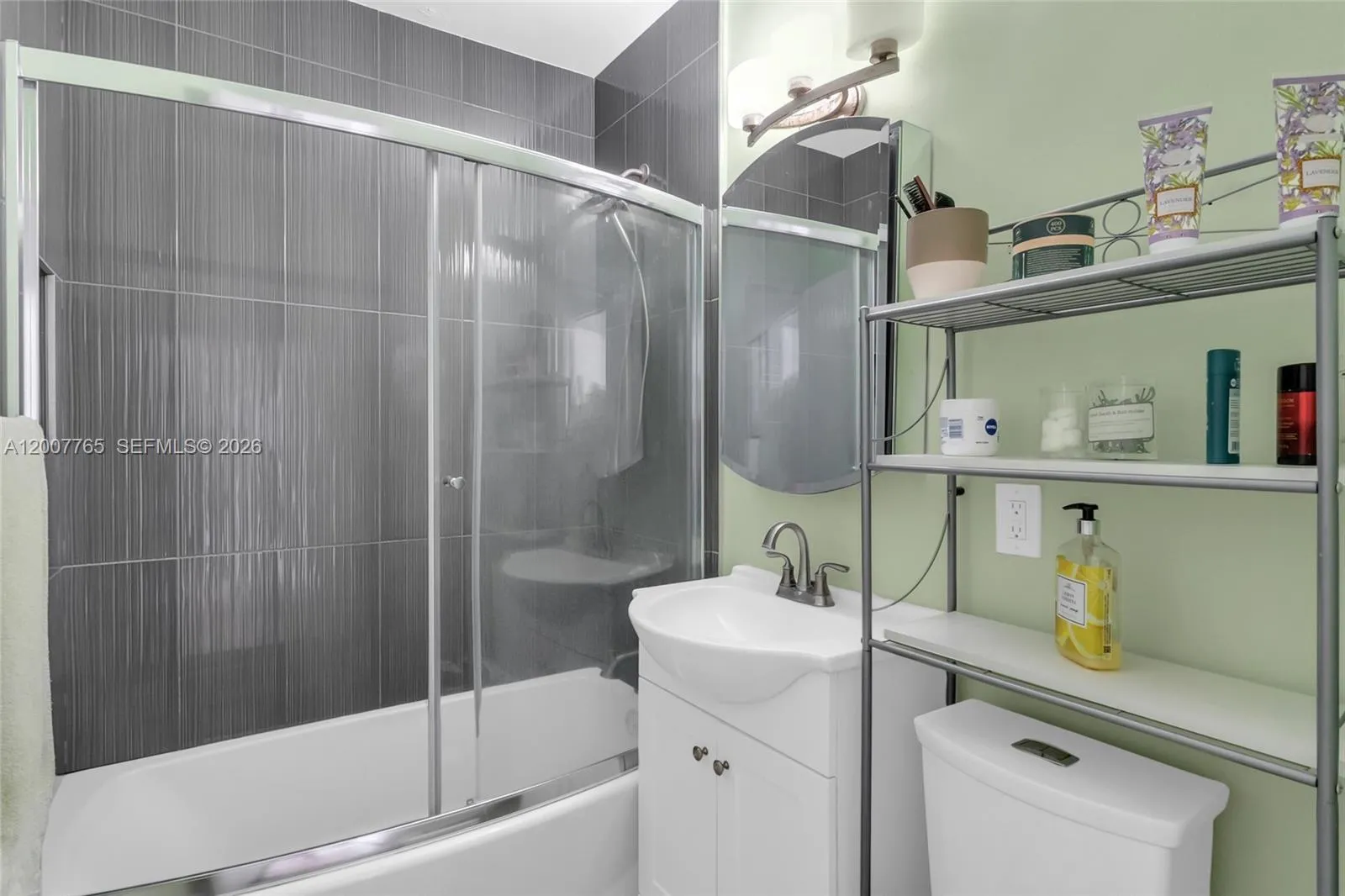 921 N 31st Ct, Hollywood, Florida 33021, Hollywood, Florida 33021, 3 Bedrooms Bedrooms, ,2 BathroomsBathrooms,Residential,For Sale,921 N 31st Ct, Hollywood, Florida 33021,A12007765
