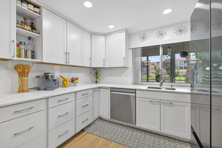 Kitchen - 9081 Lime Bay Blvd 115 Tamarac