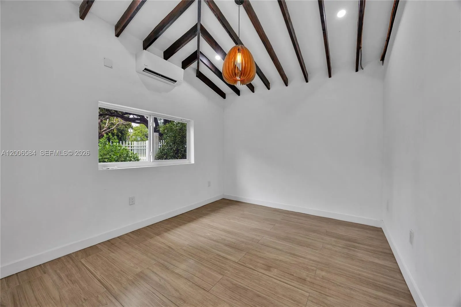 Bedroom/Office/Studio