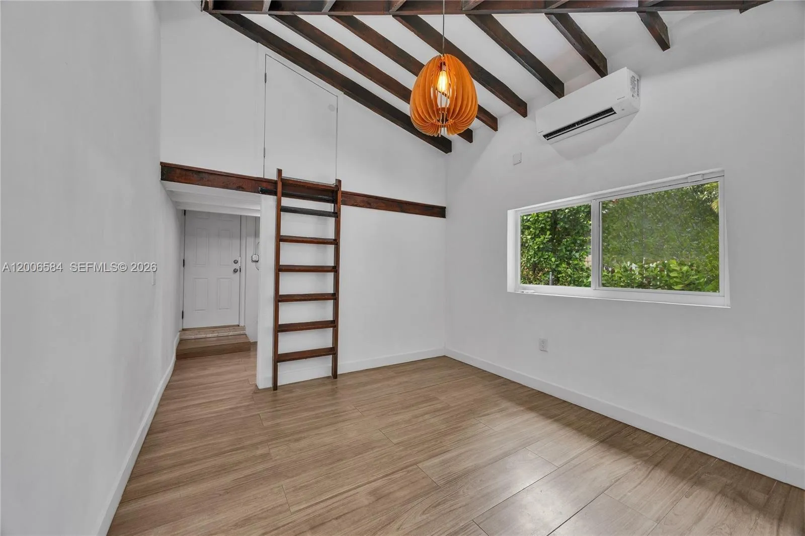 Bedroom/Office/Studio