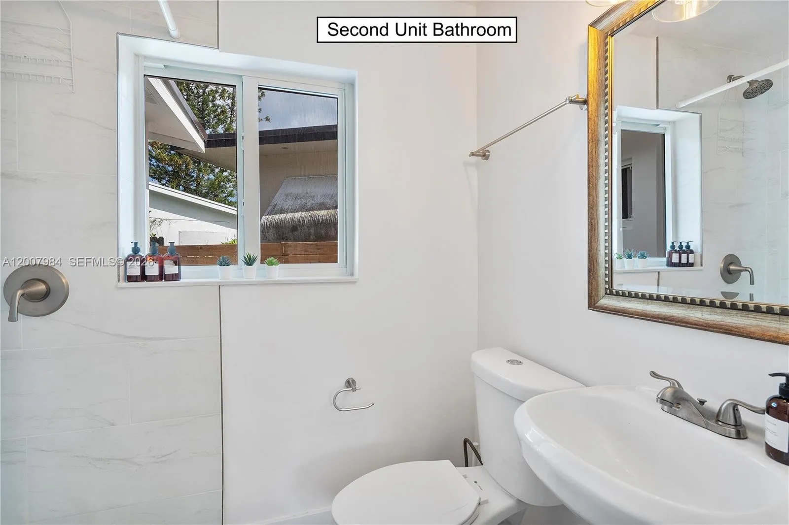 2380 Ne 137th St Right, North Miami Beach, Florida, North Miami Beach, Florida 33181, 1 Bedroom Bedrooms, ,1 BathroomBathrooms,Residential Lease,For Rent,2380 Ne 137th St Right, North Miami Beach, Florida,A12007984