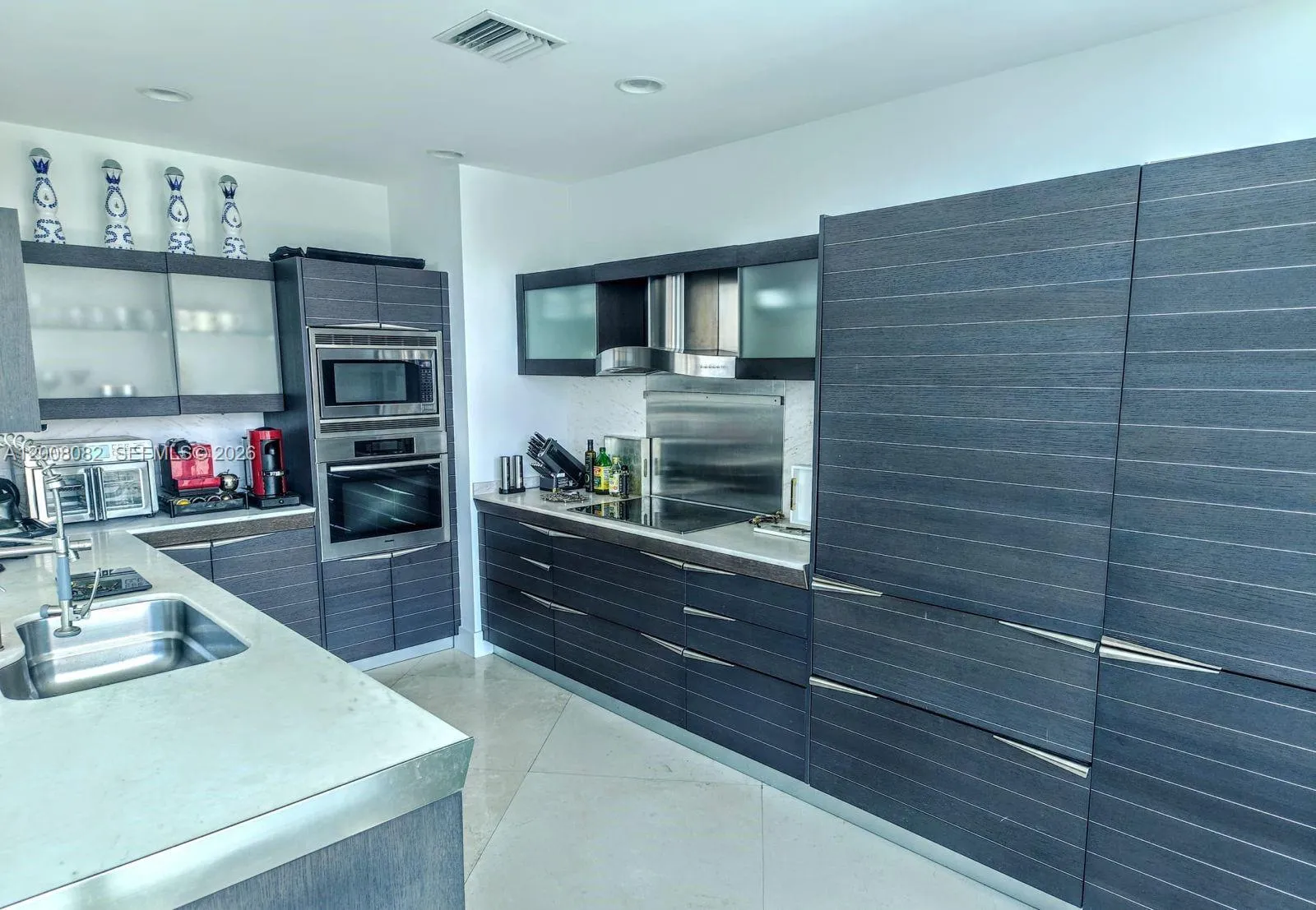 200 Biscayne Boulevard Way 5001, Miami, Florida 33, Miami, Florida 33131, 3 Bedrooms Bedrooms, ,3 BathroomsBathrooms,Residential Lease,For Rent,200 Biscayne Boulevard Way 5001, Miami, Florida 33,A12008082