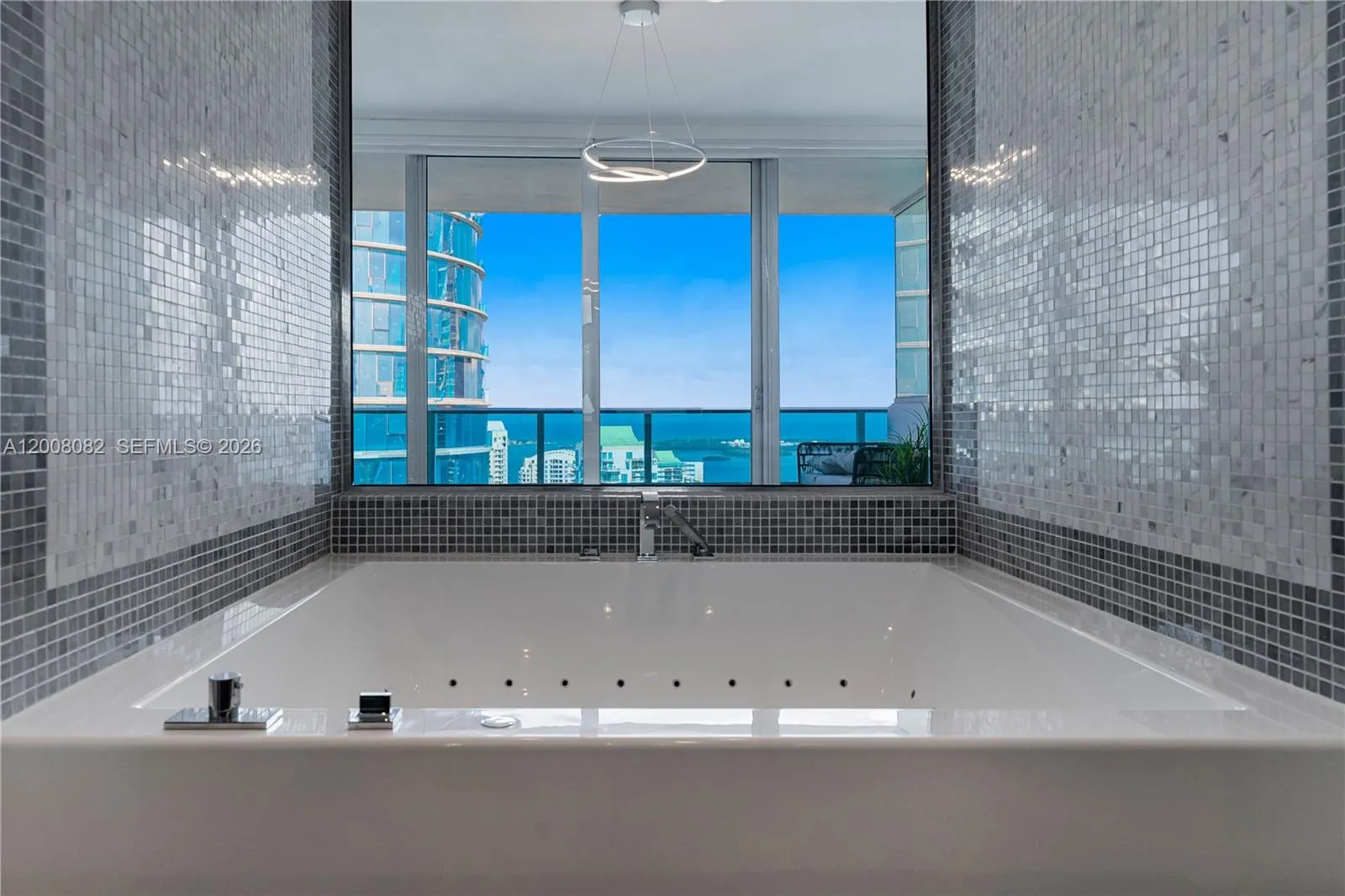 200 Biscayne Boulevard Way 5001, Miami, Florida 33, Miami, Florida 33131, 3 Bedrooms Bedrooms, ,3 BathroomsBathrooms,Residential Lease,For Rent,200 Biscayne Boulevard Way 5001, Miami, Florida 33,A12008082