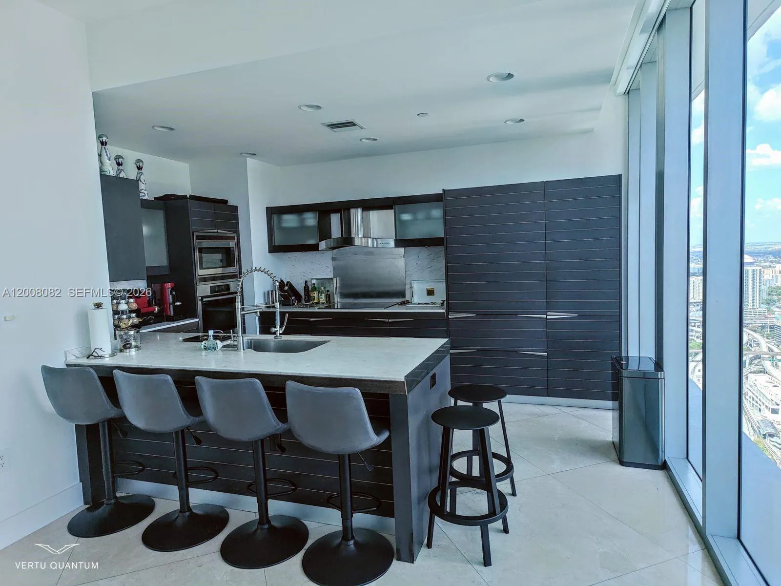 200 Biscayne Boulevard Way 5001, Miami, Florida 33, Miami, Florida 33131, 3 Bedrooms Bedrooms, ,3 BathroomsBathrooms,Residential Lease,For Rent,200 Biscayne Boulevard Way 5001, Miami, Florida 33,A12008082