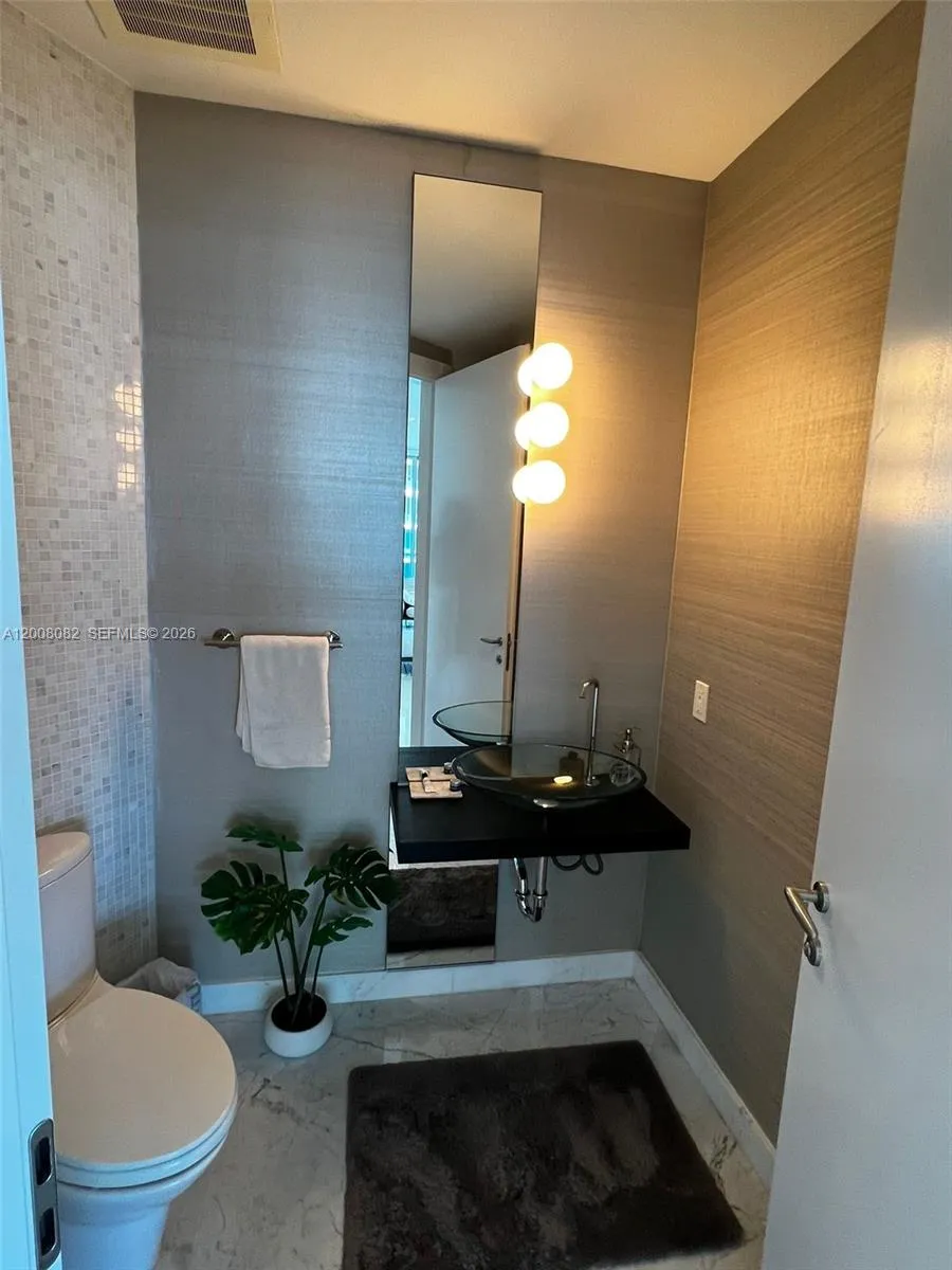 200 Biscayne Boulevard Way 5001, Miami, Florida 33, Miami, Florida 33131, 3 Bedrooms Bedrooms, ,3 BathroomsBathrooms,Residential Lease,For Rent,200 Biscayne Boulevard Way 5001, Miami, Florida 33,A12008082