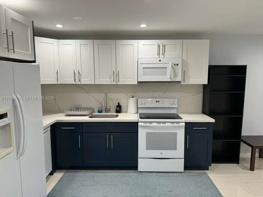 2950 Griffin Rd 2, Dania Beach, Florida 33312, Dania Beach, Florida 33312, 2 Bedrooms Bedrooms, ,1 BathroomBathrooms,Residential Lease,For Rent,2950 Griffin Rd 2, Dania Beach, Florida 33312,A12008090