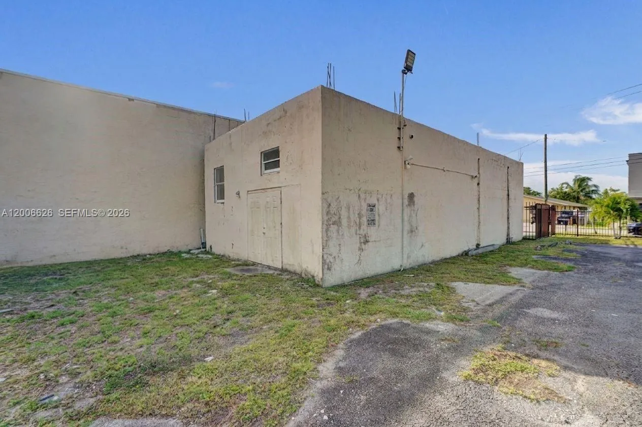 Parking/Storage space available in the rear