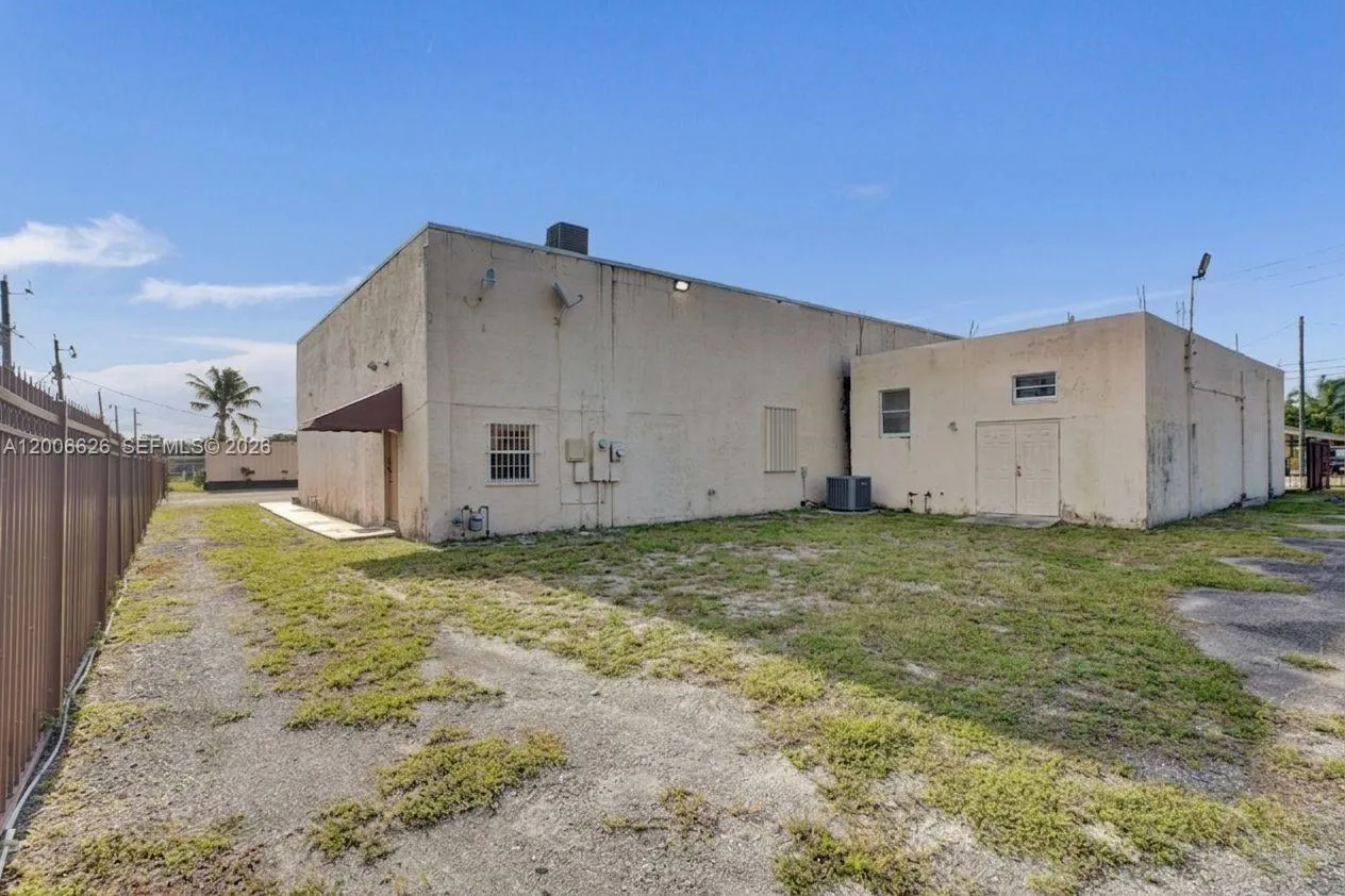 Parking/Storage space available in the rear