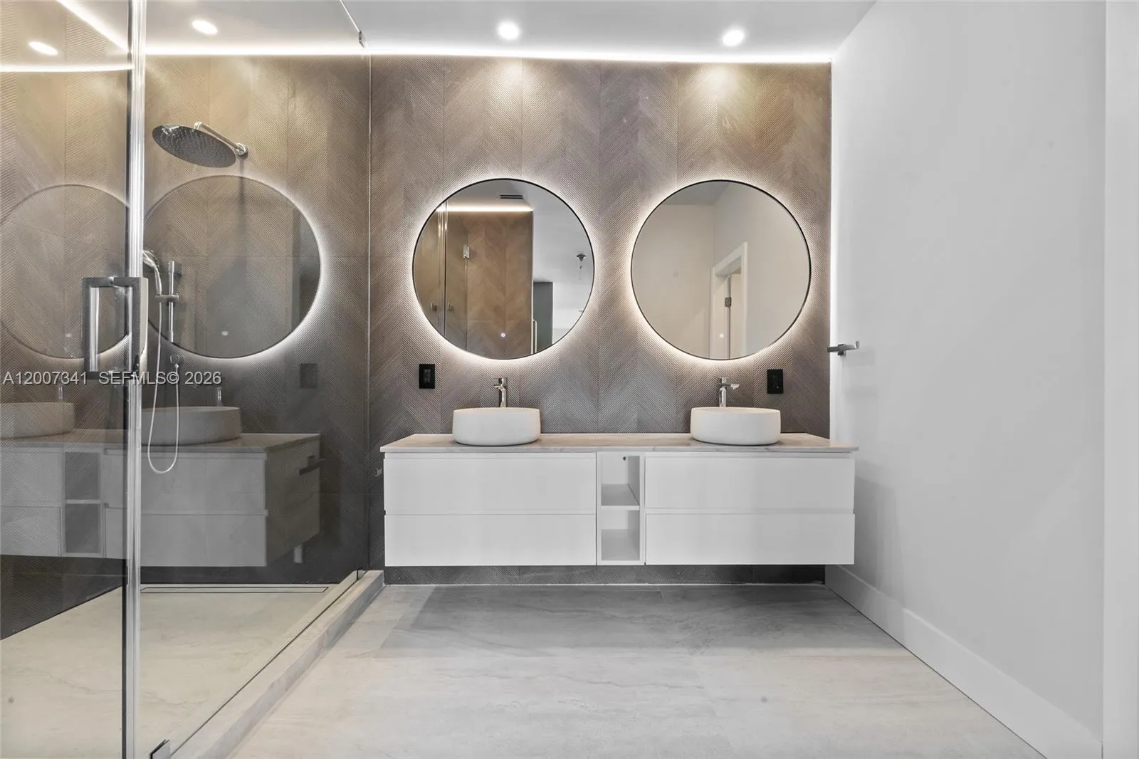 550 S Shore Dr, Miami Beach, Florida 33141, Miami Beach, Florida 33141, 4 Bedrooms Bedrooms, ,4 BathroomsBathrooms,Residential,For Sale,550 S Shore Dr, Miami Beach, Florida 33141,A12007341