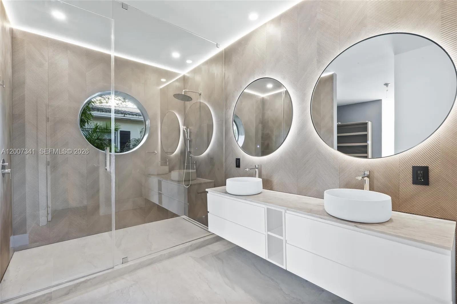 550 S Shore Dr, Miami Beach, Florida 33141, Miami Beach, Florida 33141, 4 Bedrooms Bedrooms, ,4 BathroomsBathrooms,Residential,For Sale,550 S Shore Dr, Miami Beach, Florida 33141,A12007341
