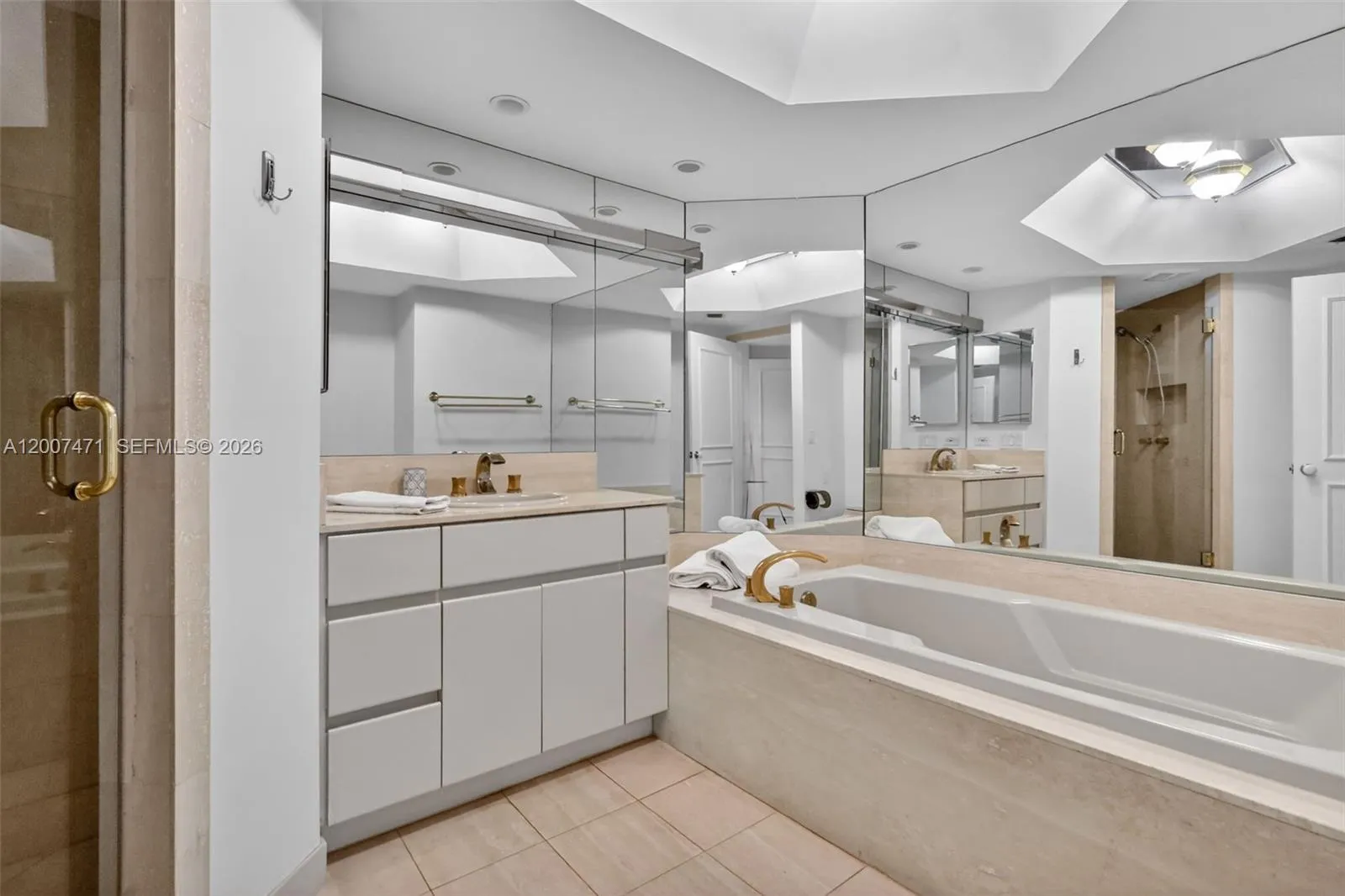 3000 Island Blvd 2305, Aventura, Florida 33160, Aventura, Florida 33160, 3 Bedrooms Bedrooms, ,3 BathroomsBathrooms,Residential,For Sale,3000 Island Blvd 2305, Aventura, Florida 33160,A12007471