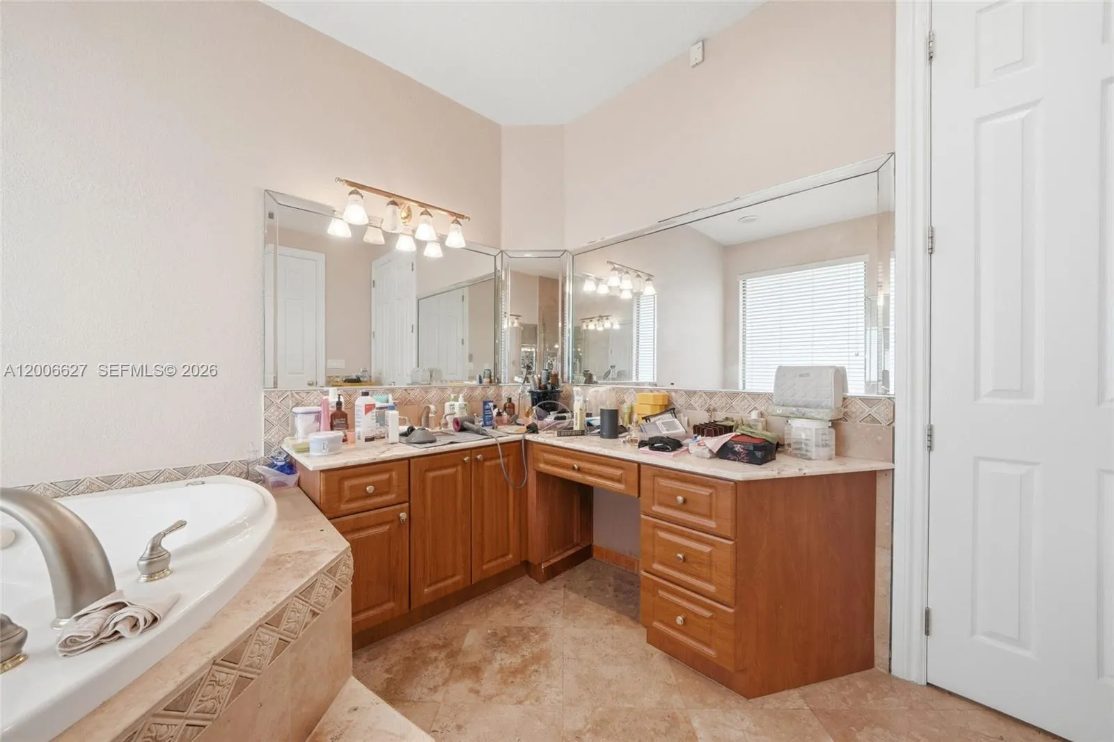 9898 Nw 133rd St, Hialeah Gardens, Florida 33018, Hialeah Gardens, Florida 33018, 5 Bedrooms Bedrooms, ,4 BathroomsBathrooms,Residential,For Sale,9898 Nw 133rd St, Hialeah Gardens, Florida 33018,A12006627