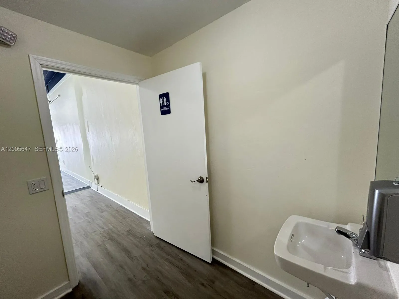 2199 Nw 20th St 2, Miami, Florida 33142, Miami, Florida 33142, ,Commercial Lease,For Rent,2199 Nw 20th St 2, Miami, Florida 33142,A12005647
