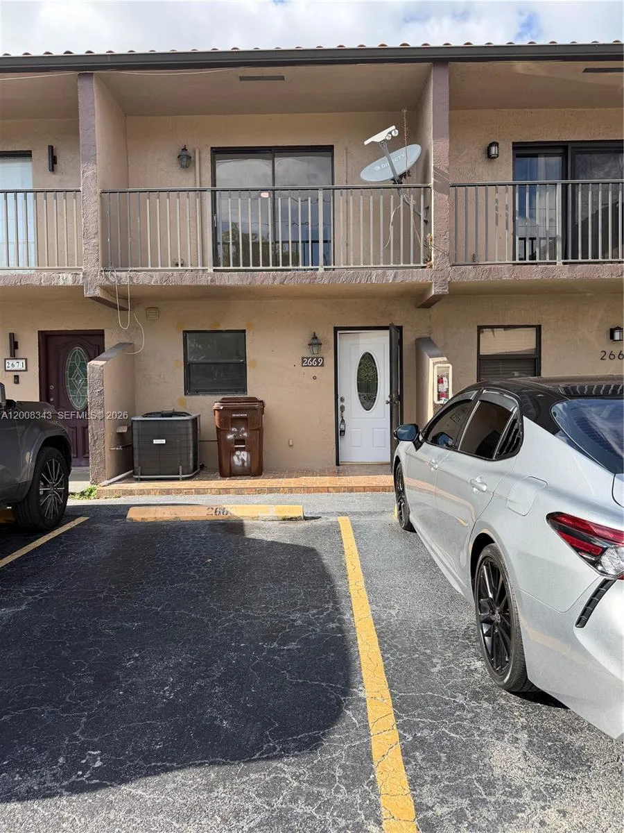 2669 W 52nd St 12, Hialeah, Florida 33016, Hialeah, Florida 33016, 3 Bedrooms Bedrooms, ,2 BathroomsBathrooms,Residential Lease,For Rent,2669 W 52nd St 12, Hialeah, Florida 33016,A12008343