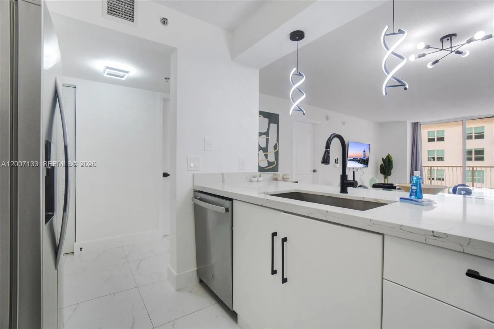 1200 Brickell Bay Dr 1907, Miami, Florida 33131, Miami, Florida 33131, 1 Bedroom Bedrooms, ,1 BathroomBathrooms,Residential,For Sale,1200 Brickell Bay Dr 1907, Miami, Florida 33131,A12007133