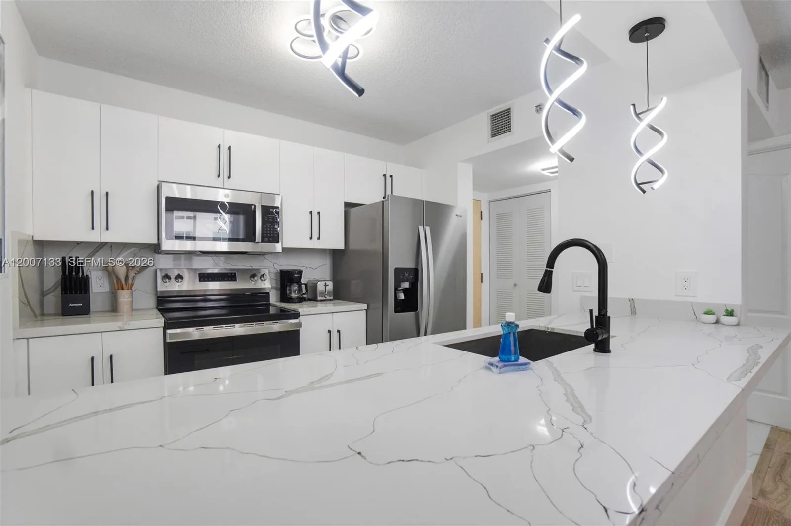 1200 Brickell Bay Dr 1907, Miami, Florida 33131, Miami, Florida 33131, 1 Bedroom Bedrooms, ,1 BathroomBathrooms,Residential,For Sale,1200 Brickell Bay Dr 1907, Miami, Florida 33131,A12007133