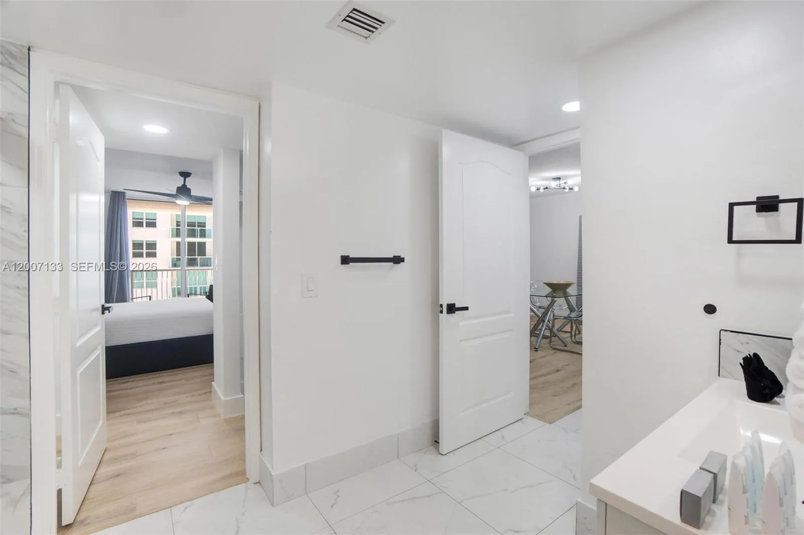 1200 Brickell Bay Dr 1907, Miami, Florida 33131, Miami, Florida 33131, 1 Bedroom Bedrooms, ,1 BathroomBathrooms,Residential,For Sale,1200 Brickell Bay Dr 1907, Miami, Florida 33131,A12007133