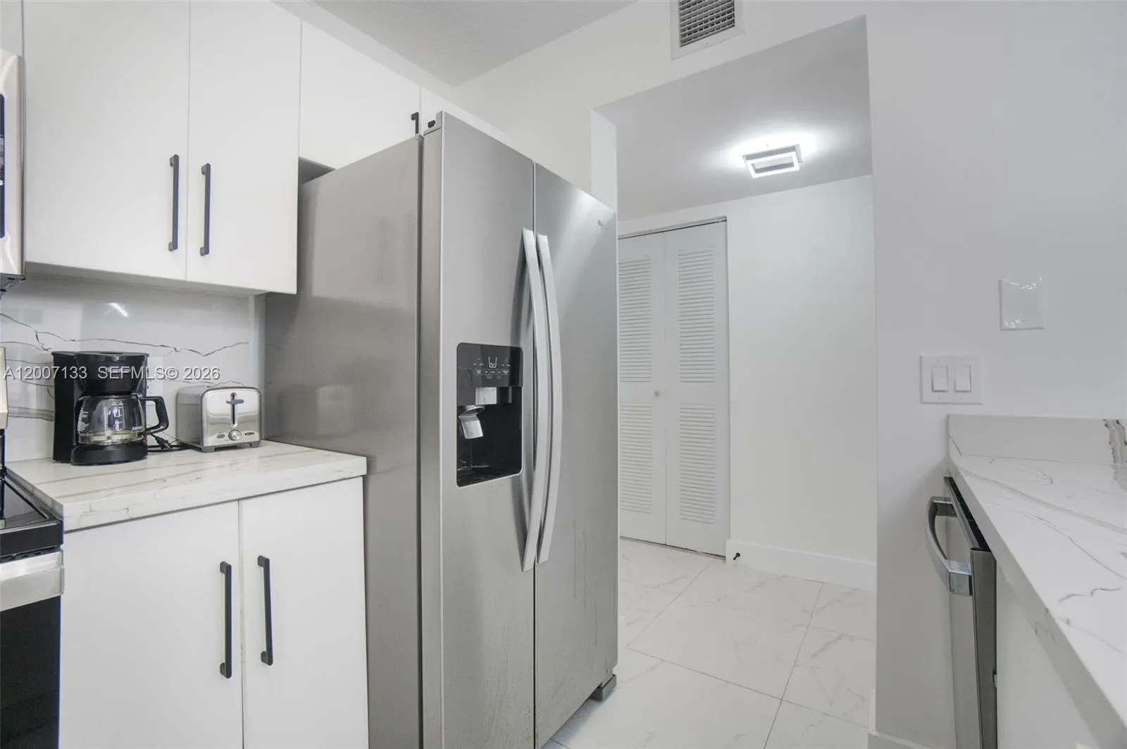 1200 Brickell Bay Dr 1907, Miami, Florida 33131, Miami, Florida 33131, 1 Bedroom Bedrooms, ,1 BathroomBathrooms,Residential,For Sale,1200 Brickell Bay Dr 1907, Miami, Florida 33131,A12007133