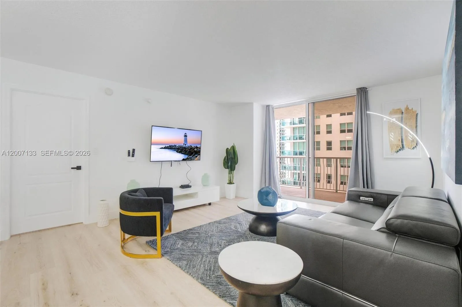 1200 Brickell Bay Dr 1907, Miami, Florida 33131, Miami, Florida 33131, 1 Bedroom Bedrooms, ,1 BathroomBathrooms,Residential,For Sale,1200 Brickell Bay Dr 1907, Miami, Florida 33131,A12007133