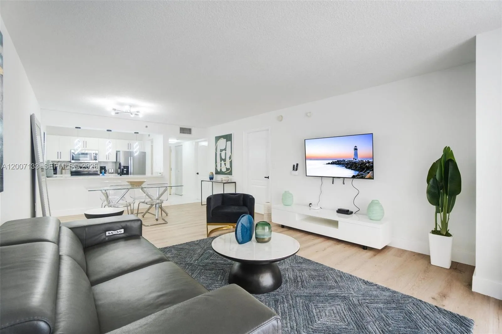 1200 Brickell Bay Dr 1907, Miami, Florida 33131, Miami, Florida 33131, 1 Bedroom Bedrooms, ,1 BathroomBathrooms,Residential,For Sale,1200 Brickell Bay Dr 1907, Miami, Florida 33131,A12007133