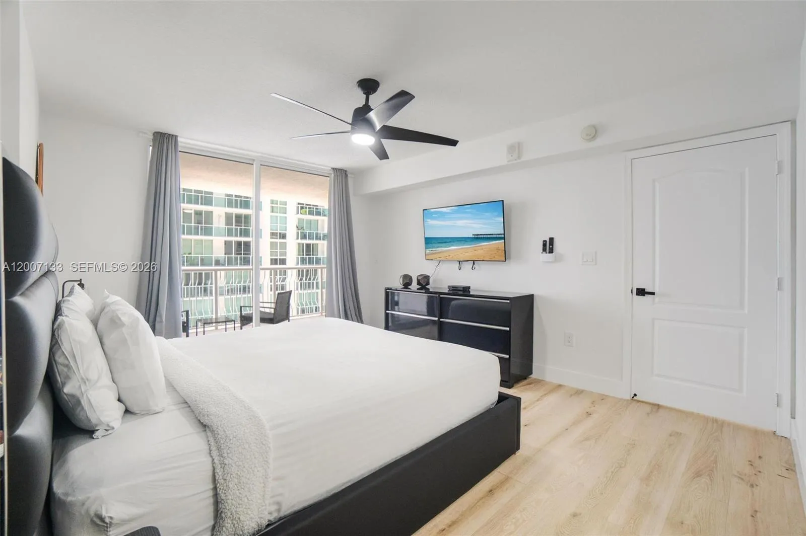 1200 Brickell Bay Dr 1907, Miami, Florida 33131, Miami, Florida 33131, 1 Bedroom Bedrooms, ,1 BathroomBathrooms,Residential,For Sale,1200 Brickell Bay Dr 1907, Miami, Florida 33131,A12007133