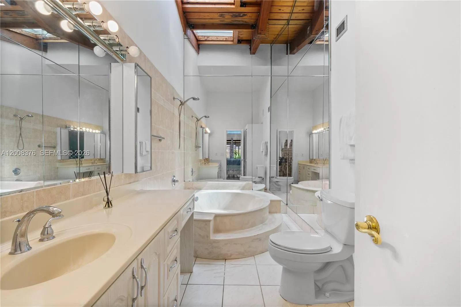 2679 S Parkview Dr, Hallandale Beach, Florida 3300, Hallandale Beach, Florida 33009, 2 Bedrooms Bedrooms, ,2 BathroomsBathrooms,Residential,For Sale,2679 S Parkview Dr, Hallandale Beach, Florida 3300,A12008376